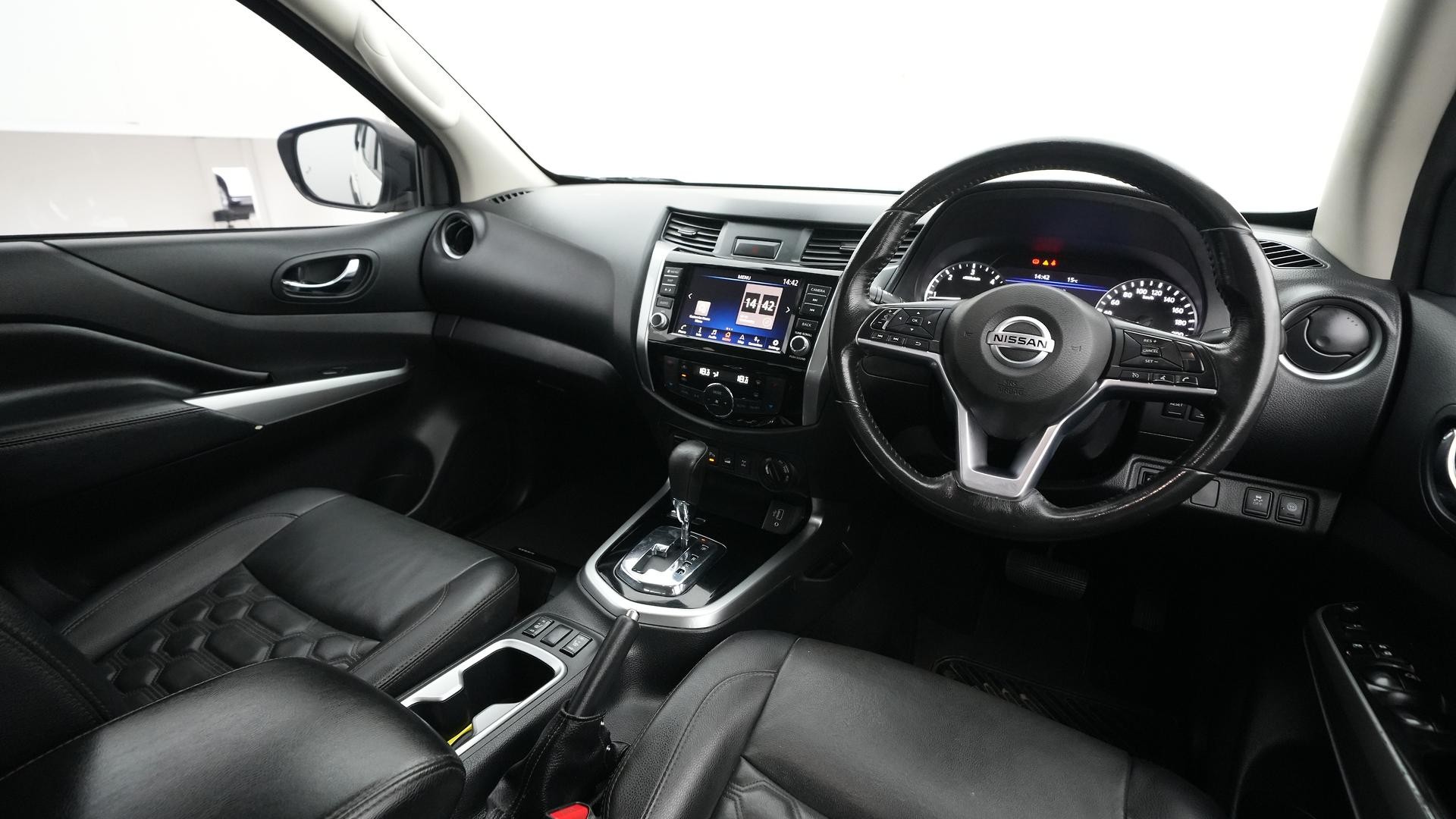 Nissan Navara image 4