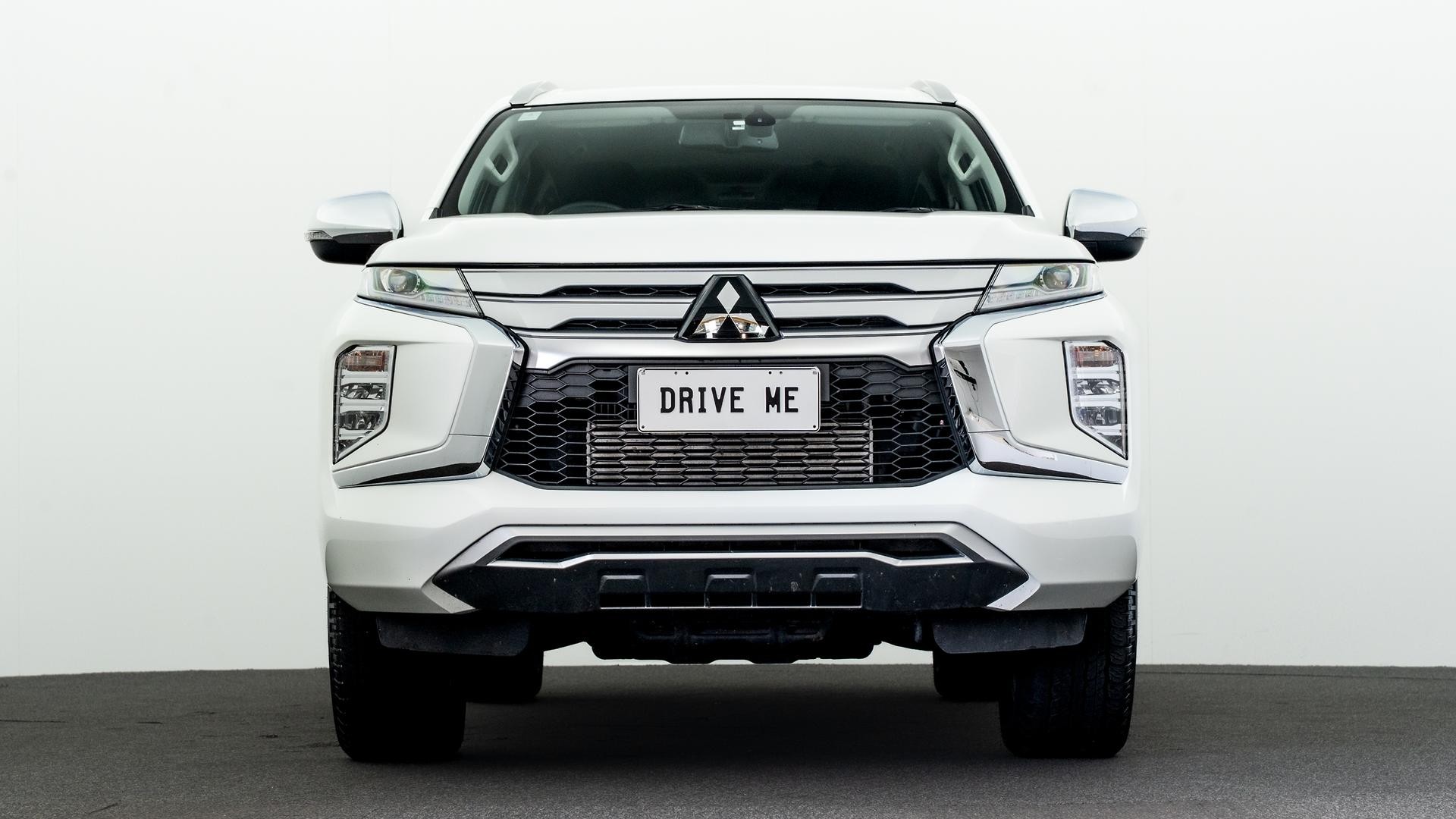 Mitsubishi Pajero Sport image 2