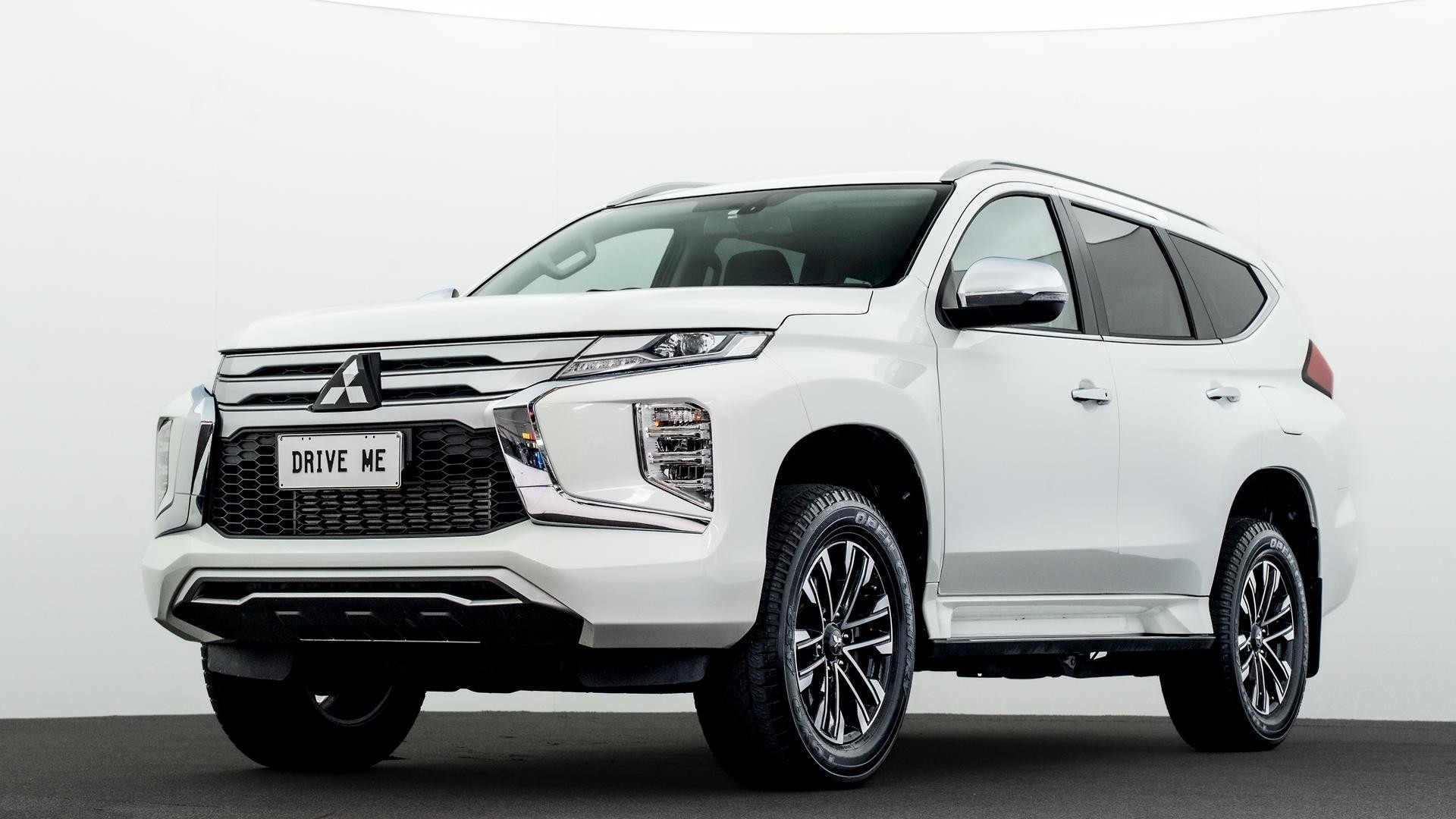 Mitsubishi Pajero Sport image 1