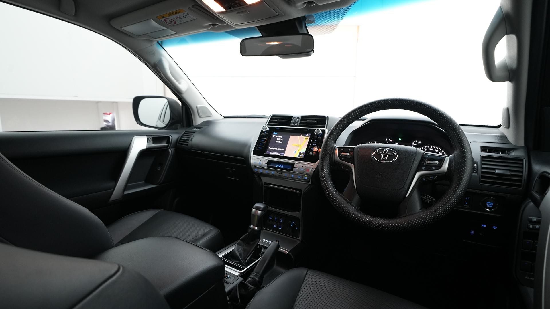 Toyota Landcruiser Prado image 4