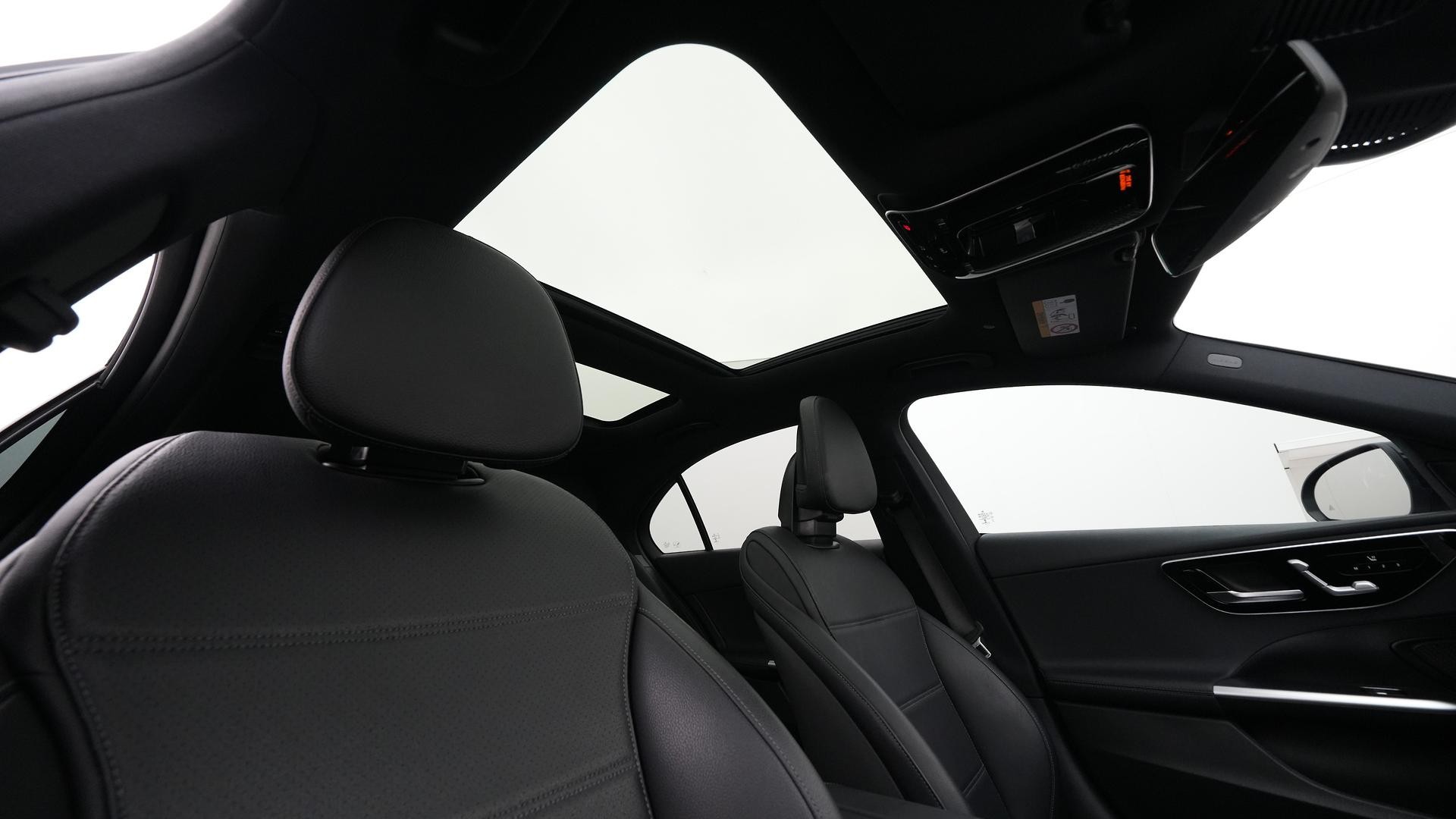 Mercedes Benz C-class image 4