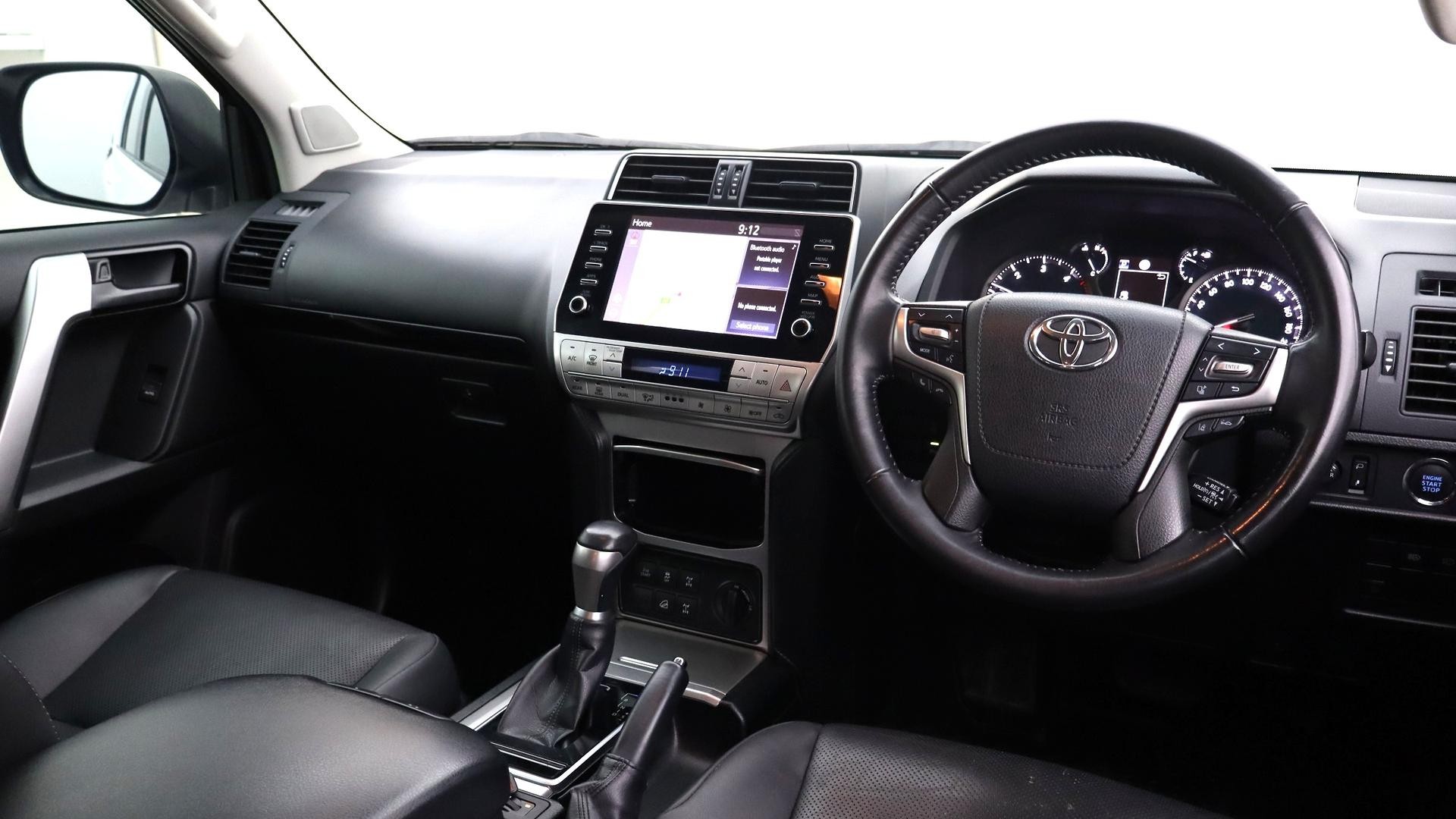 Toyota Landcruiser Prado image 4