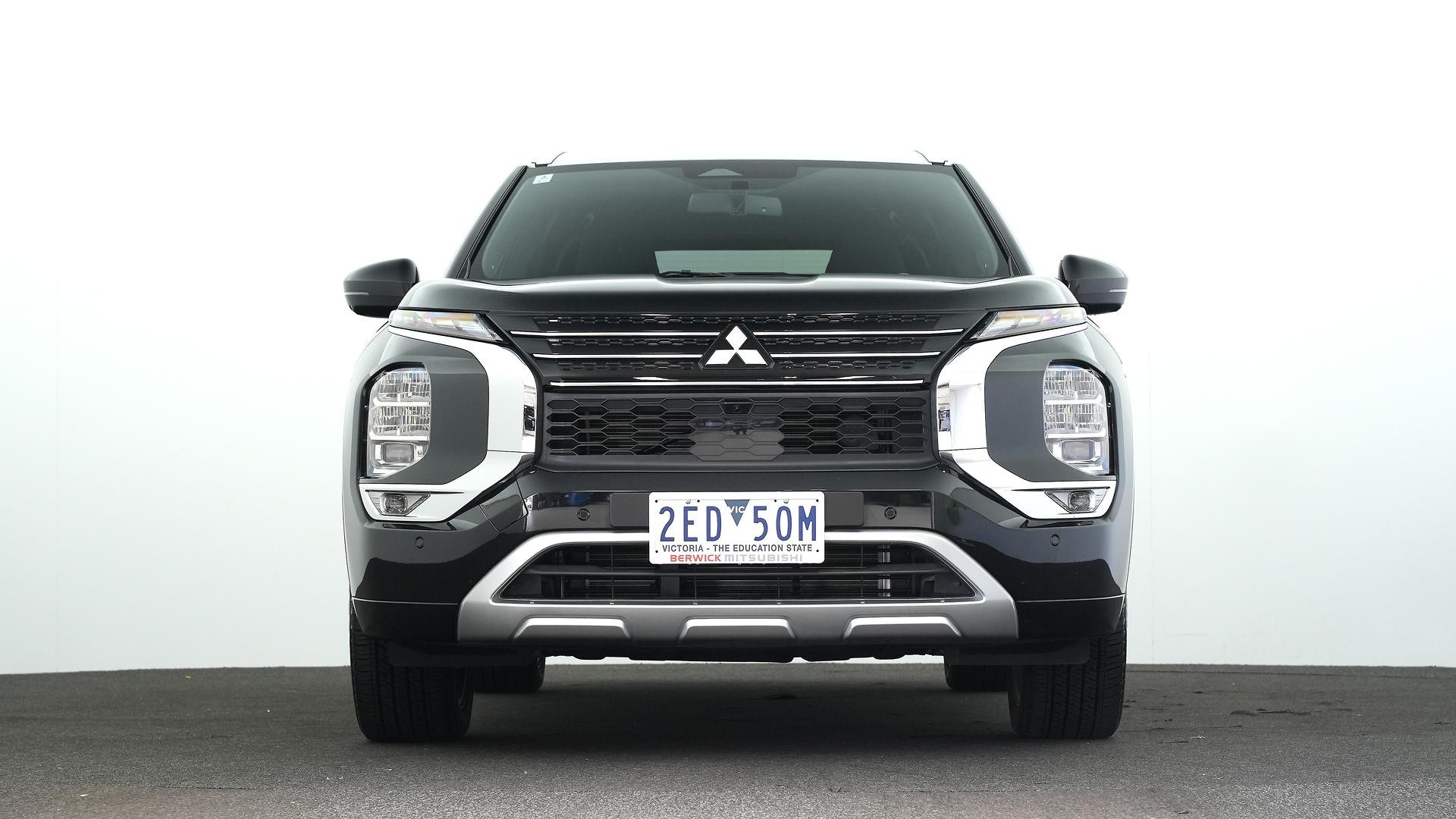 Mitsubishi Outlander image 2