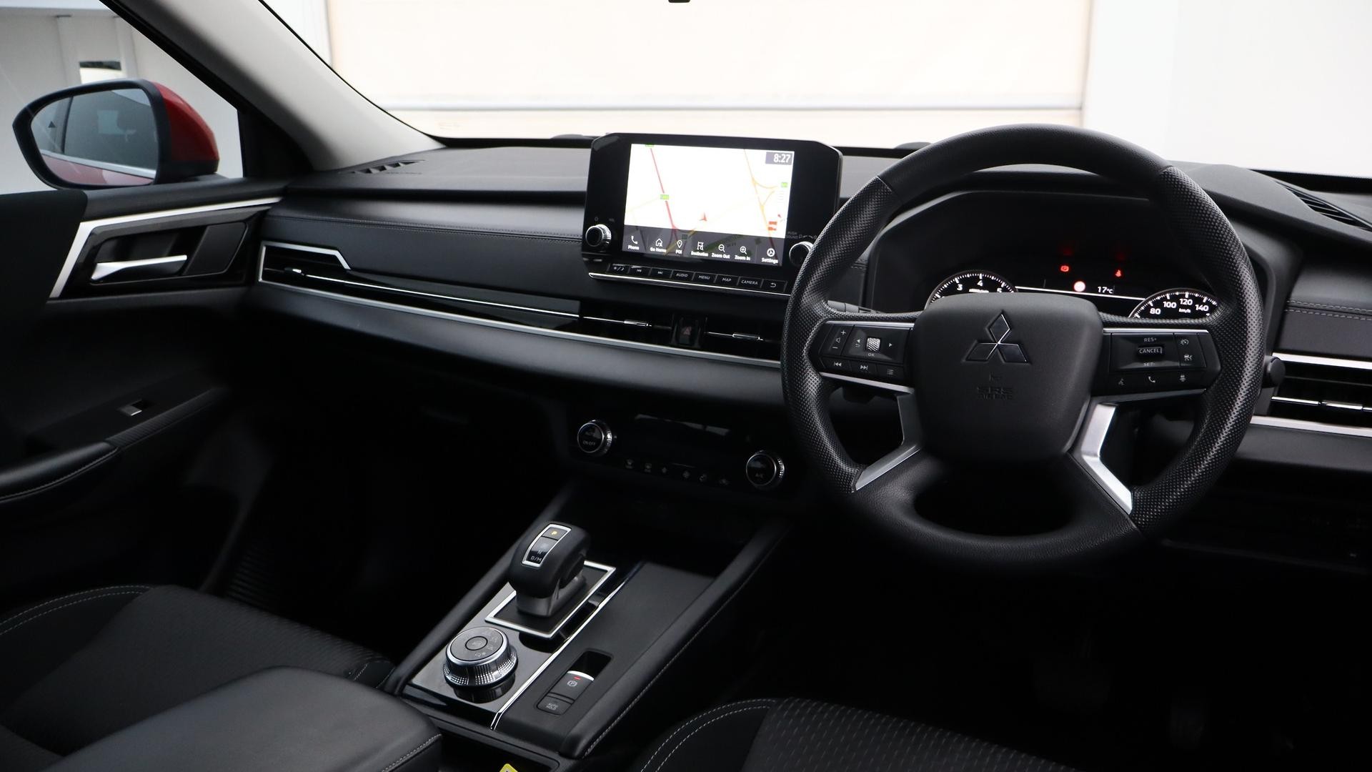 Mitsubishi Outlander image 4