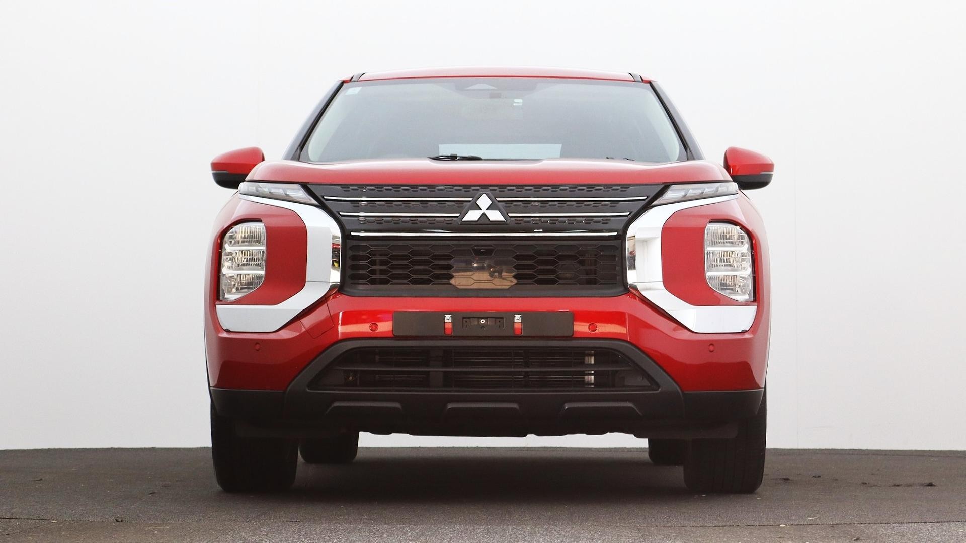 Mitsubishi Outlander image 2