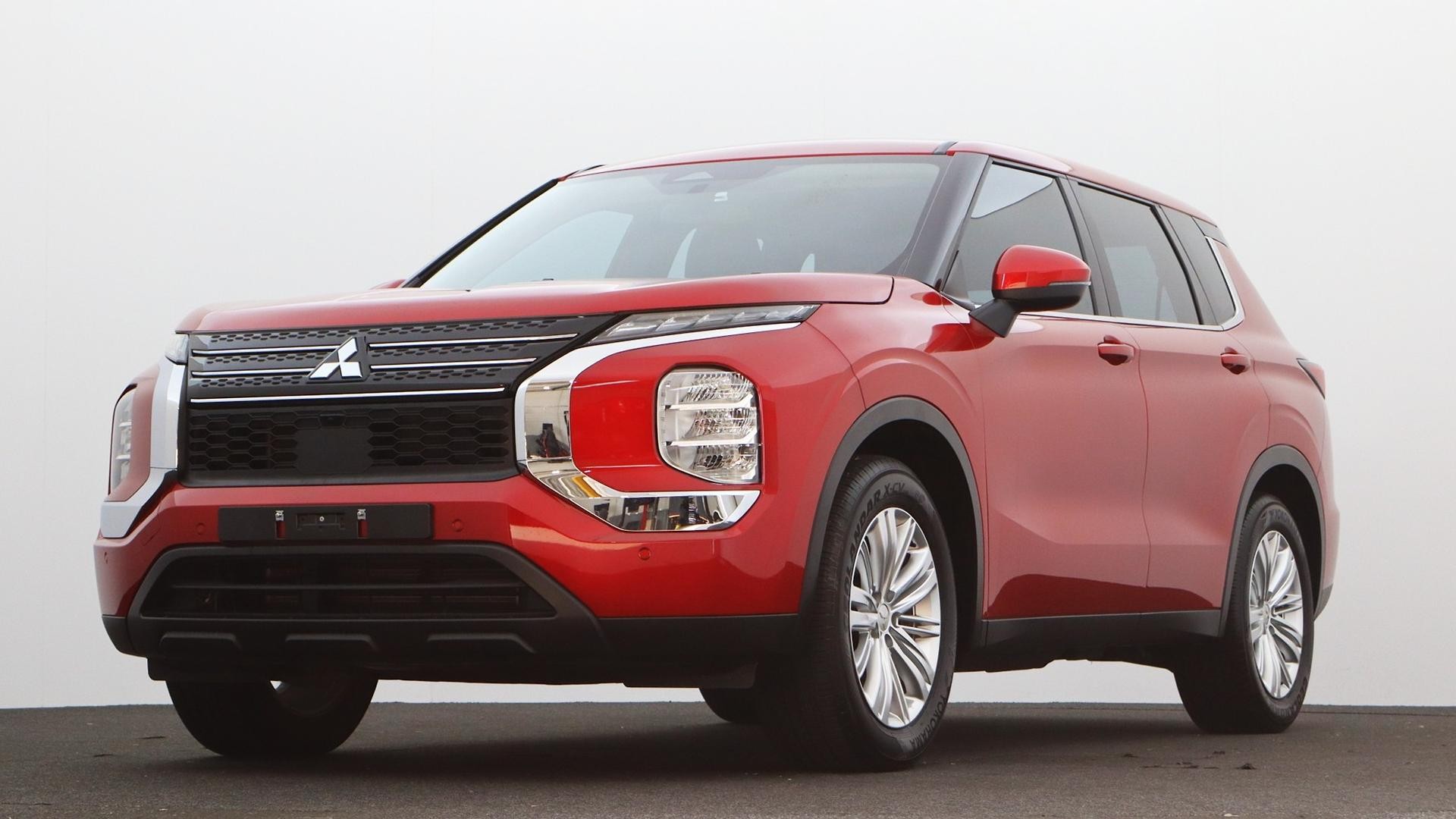 Mitsubishi Outlander image 1