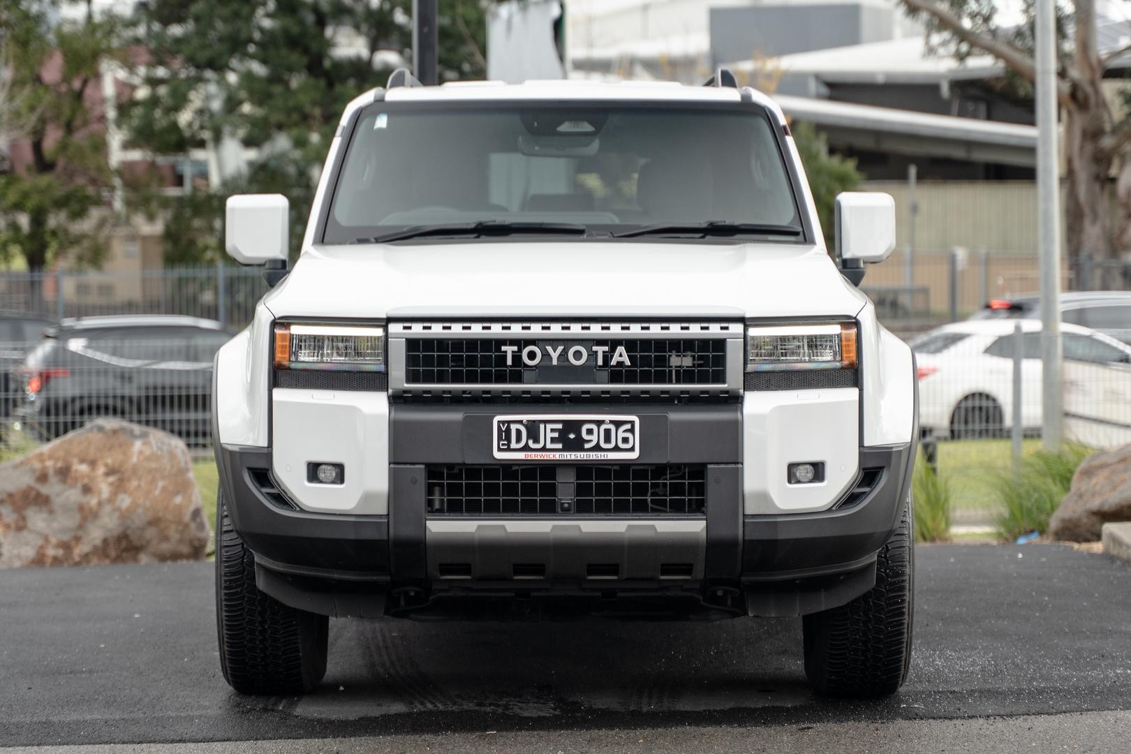 Toyota Landcruiser Prado image 2