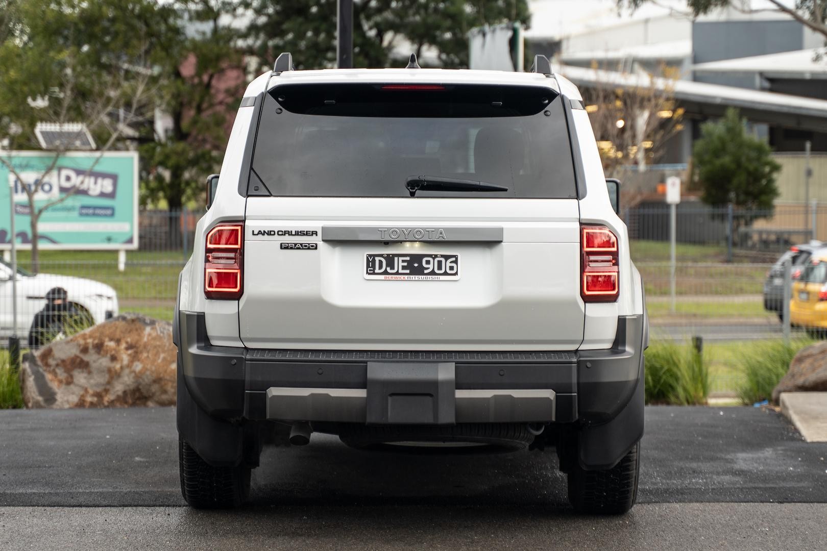 Toyota Landcruiser Prado image 3