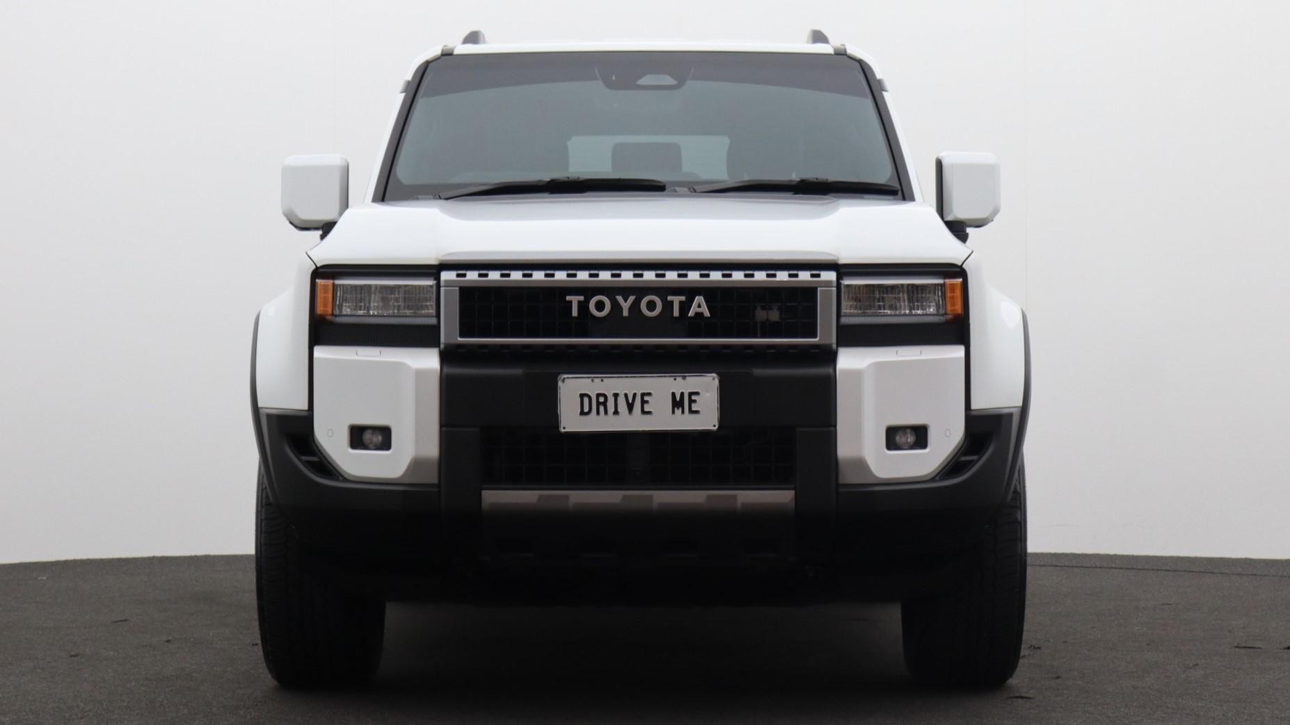 Toyota Landcruiser Prado image 2