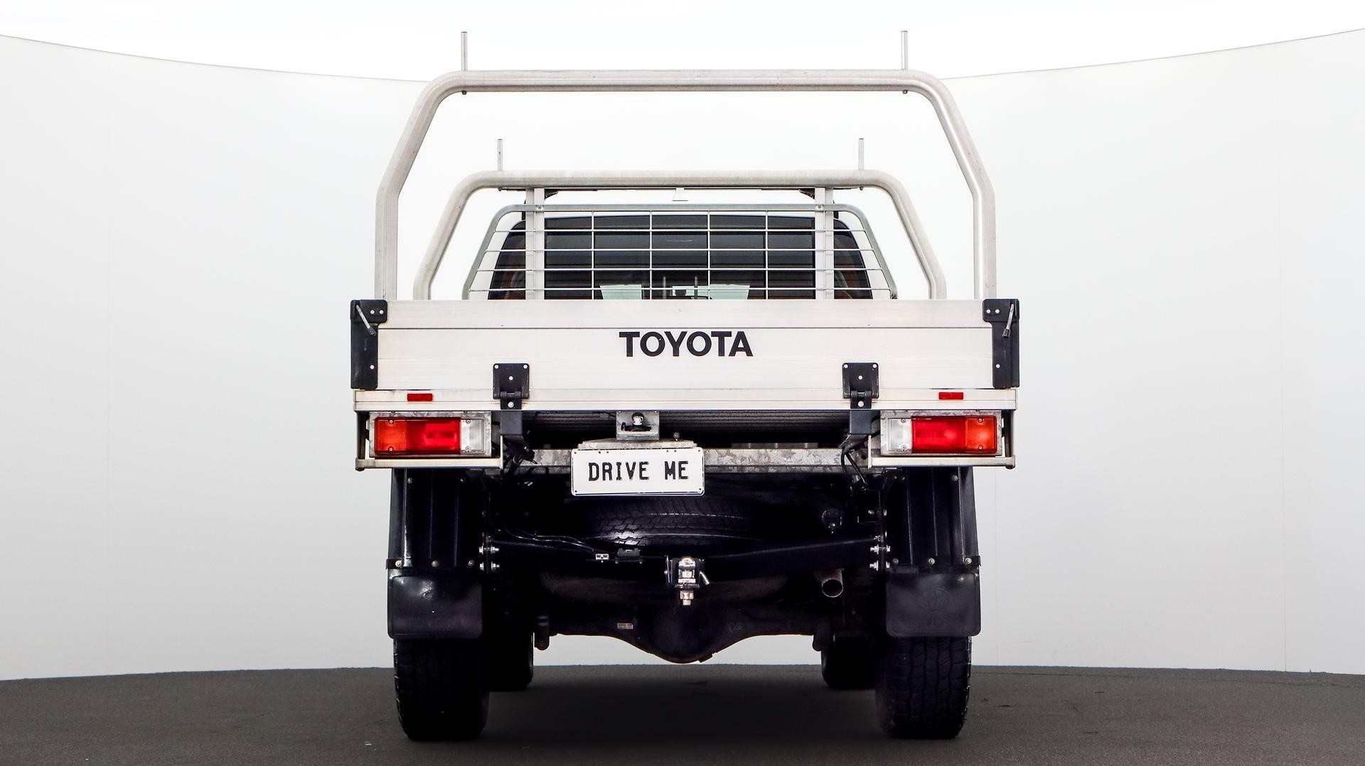 Toyota Hilux image 3