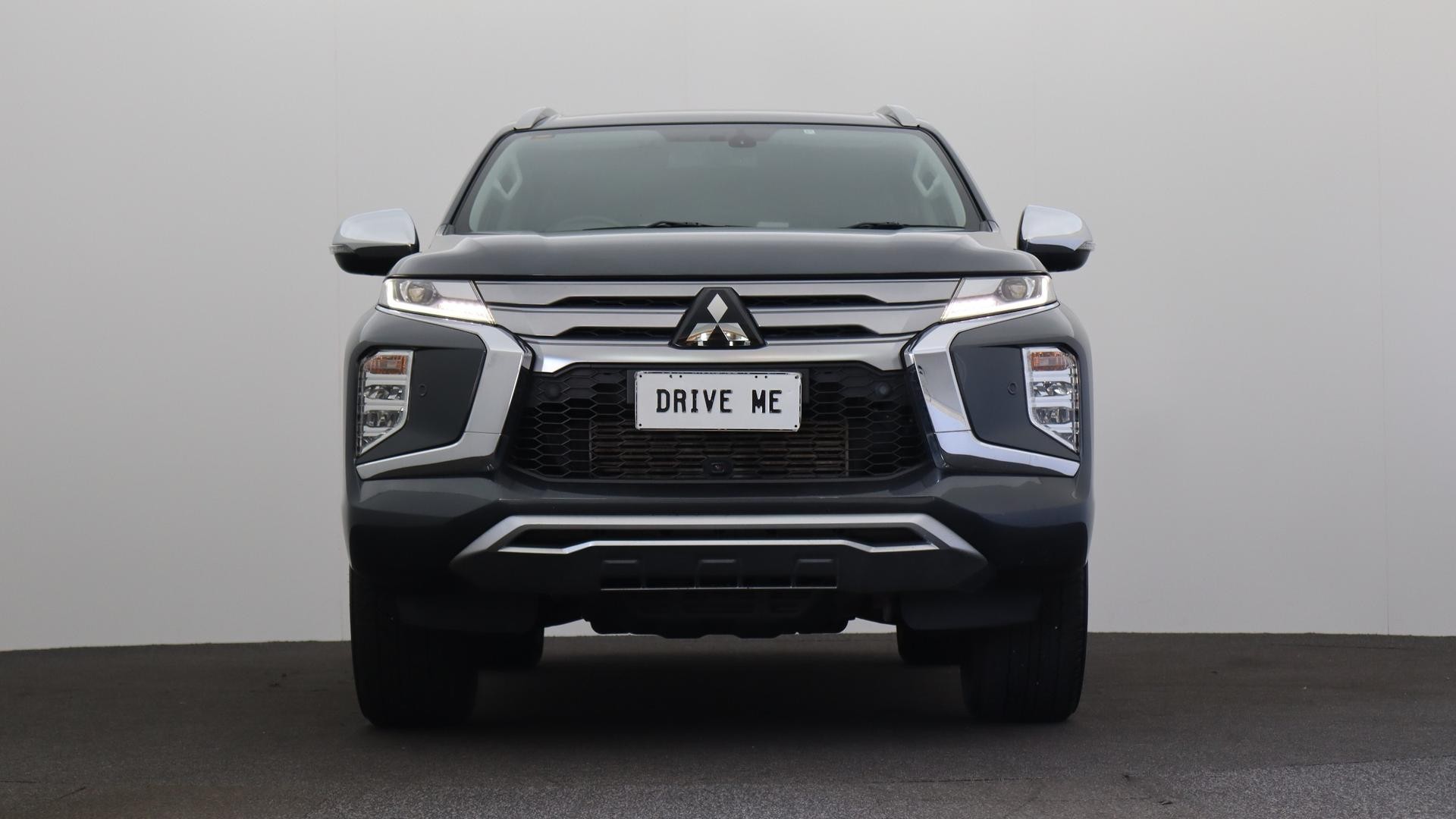 Mitsubishi Pajero Sport image 2