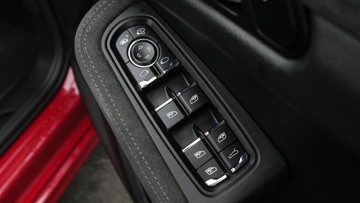 https://dvg-vehicle-assets.s3.amazonaws.com/U19142/2ksthnv00jmgu2nd4uqvz5btm.jpg