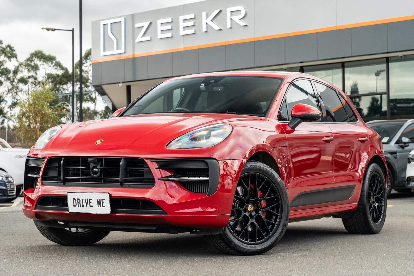 Porsche Macan image 1
