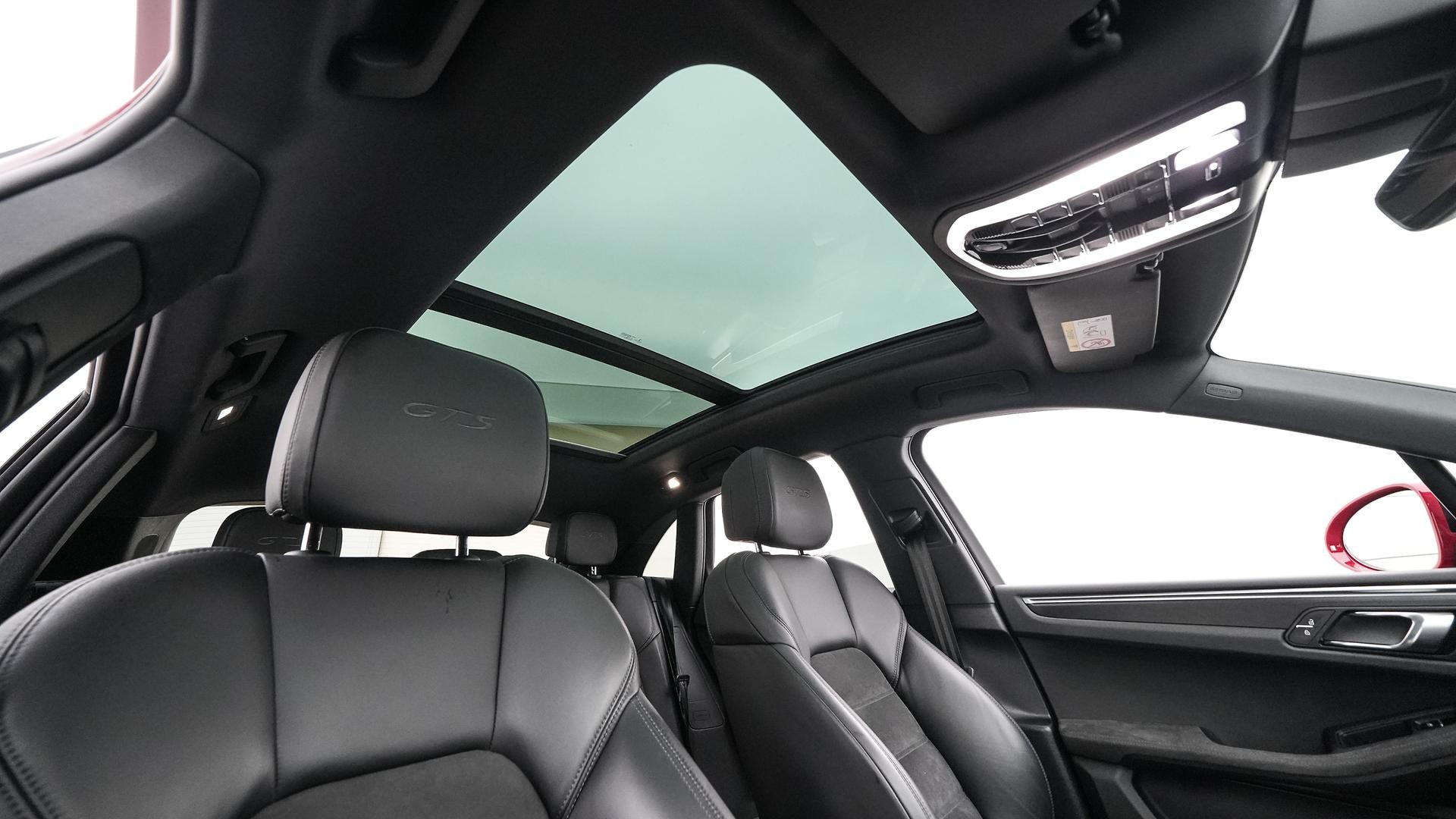 Porsche Macan image 4