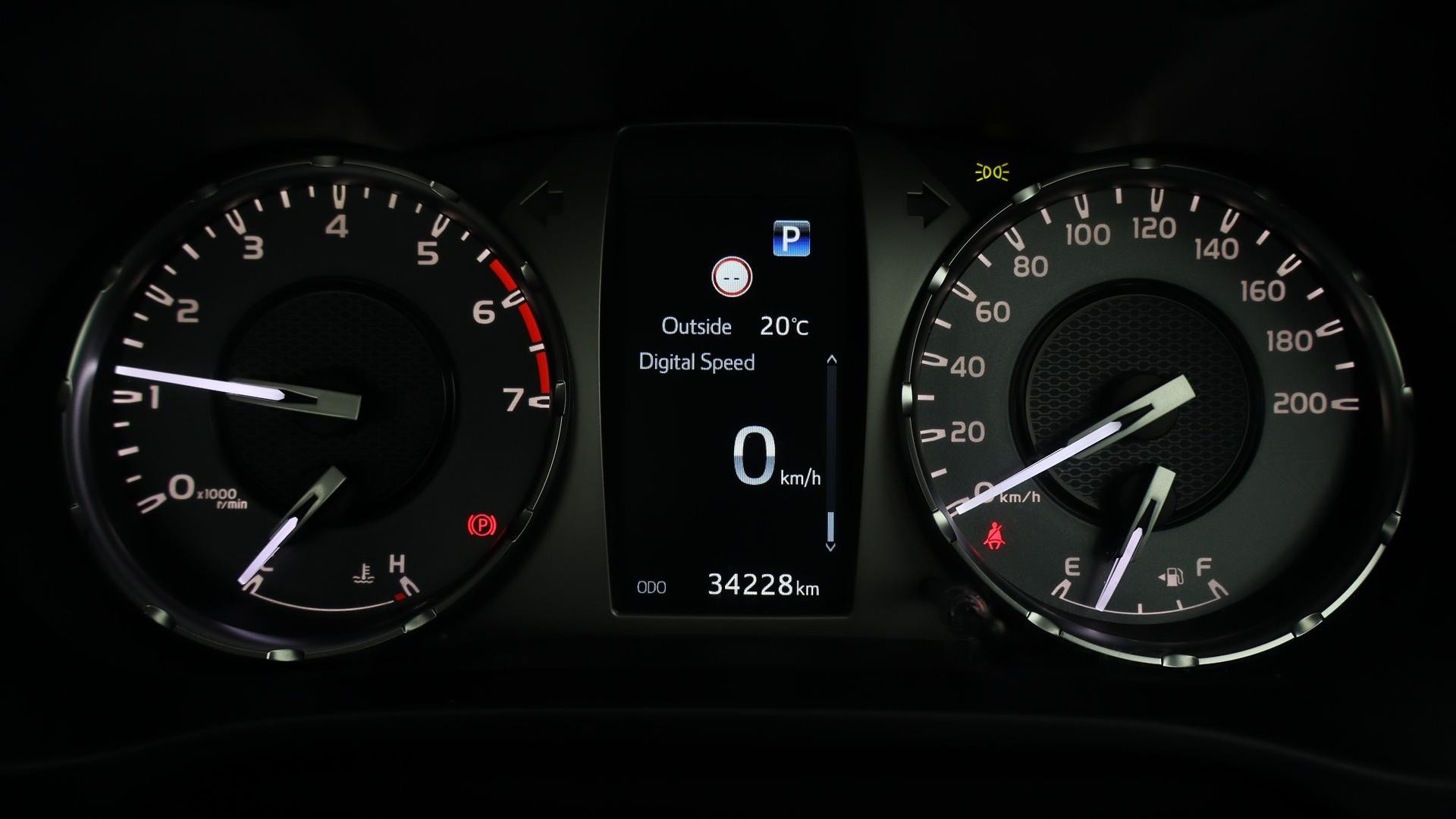 Toyota Hilux image 4