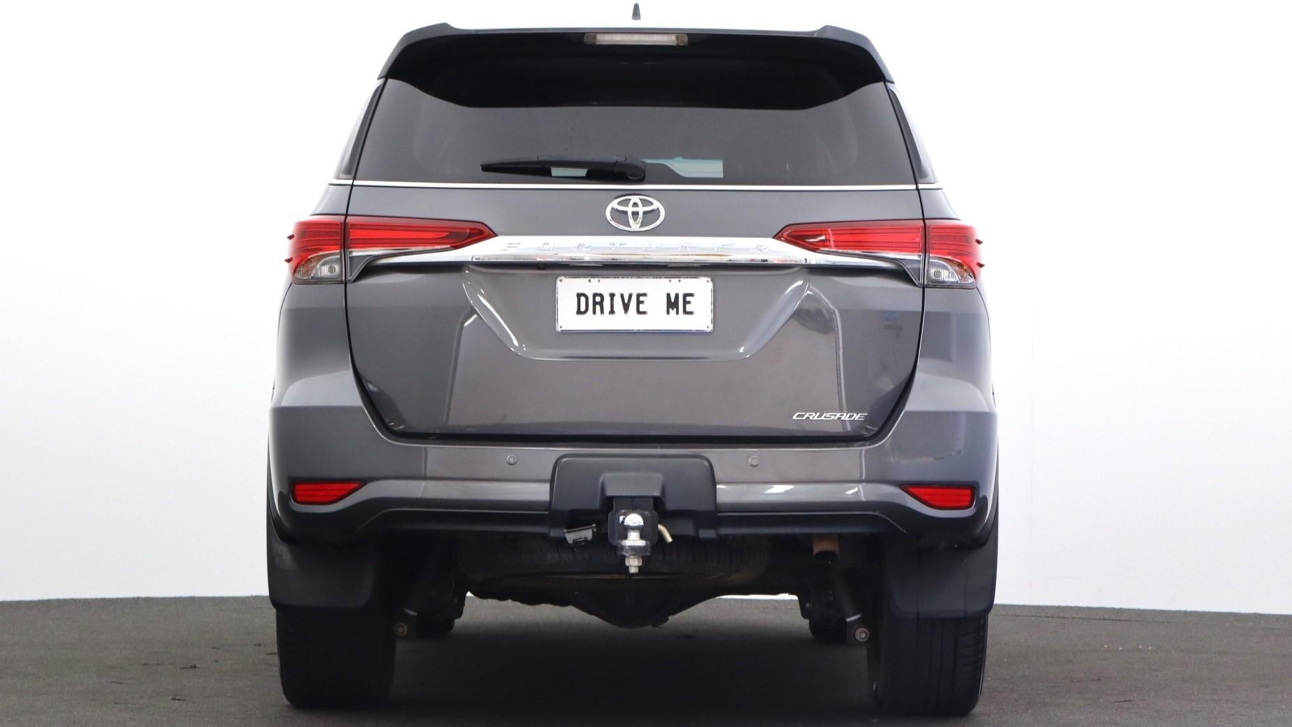 Toyota Fortuner image 3
