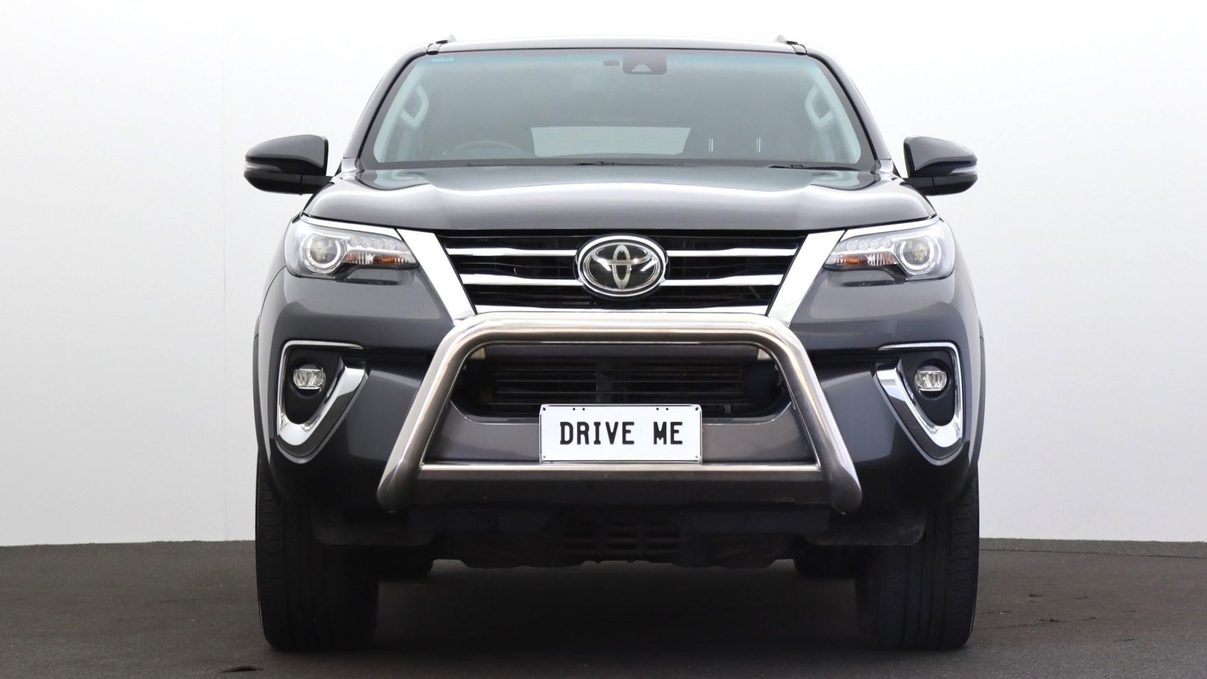 Toyota Fortuner image 2