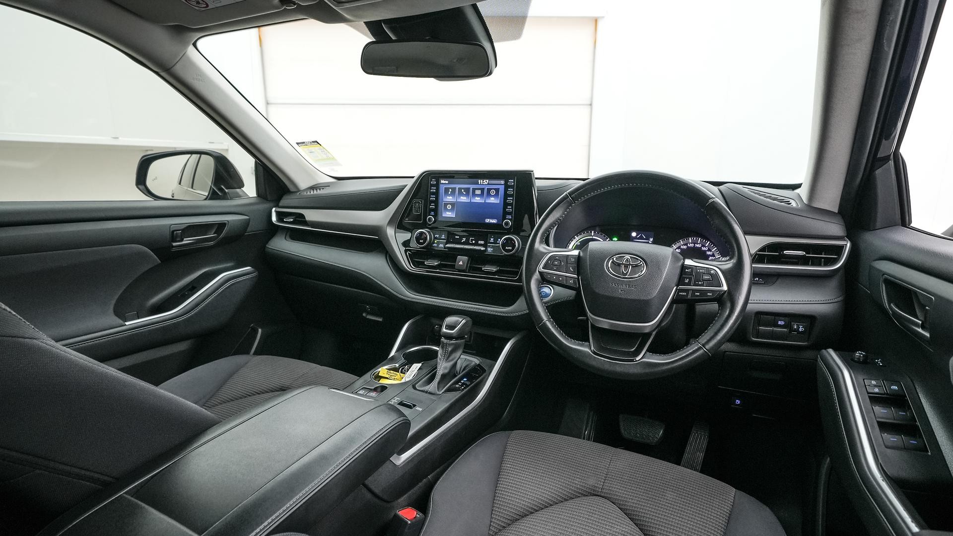 Toyota Kluger image 4