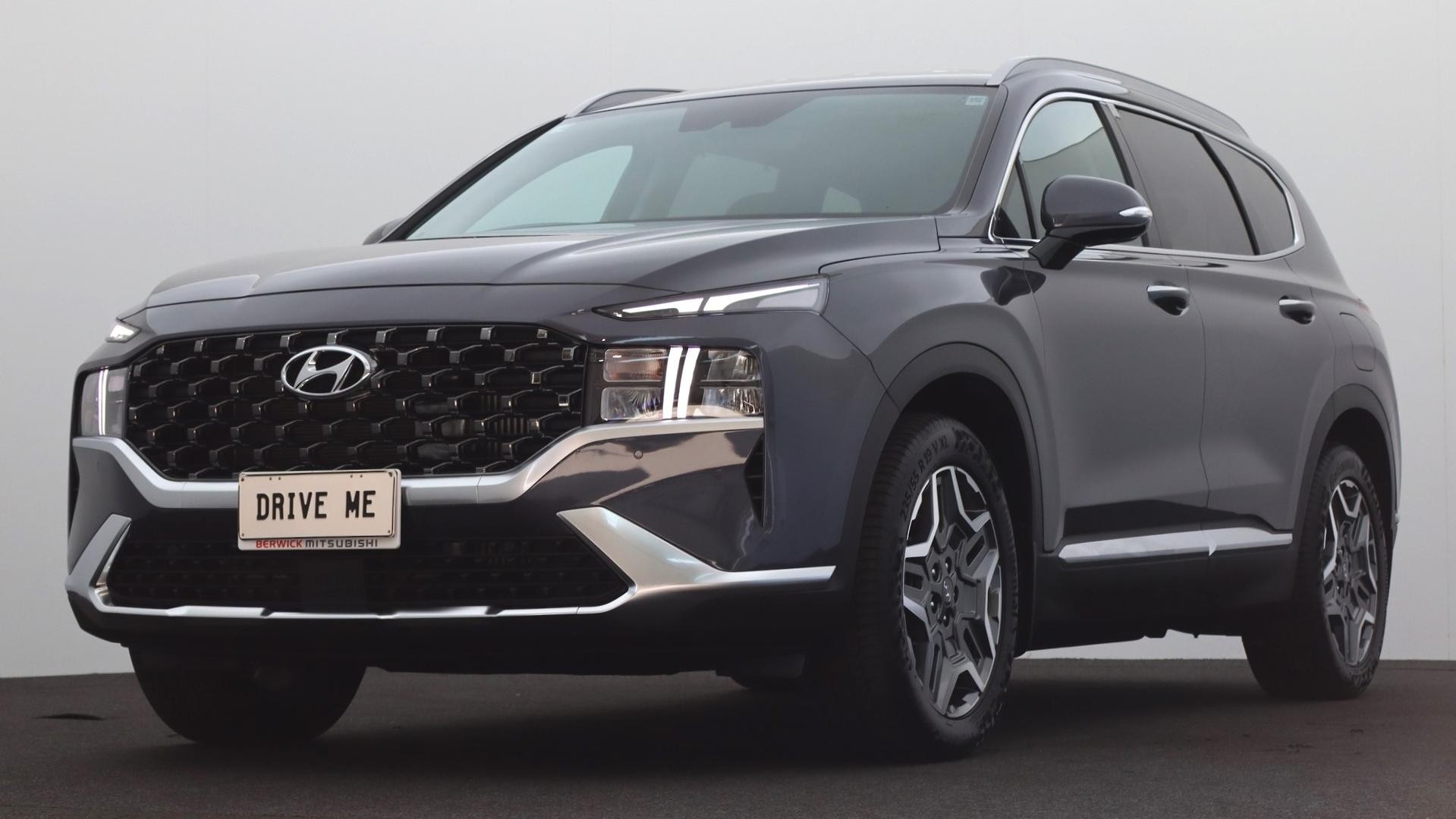 Hyundai Santa Fe image 1