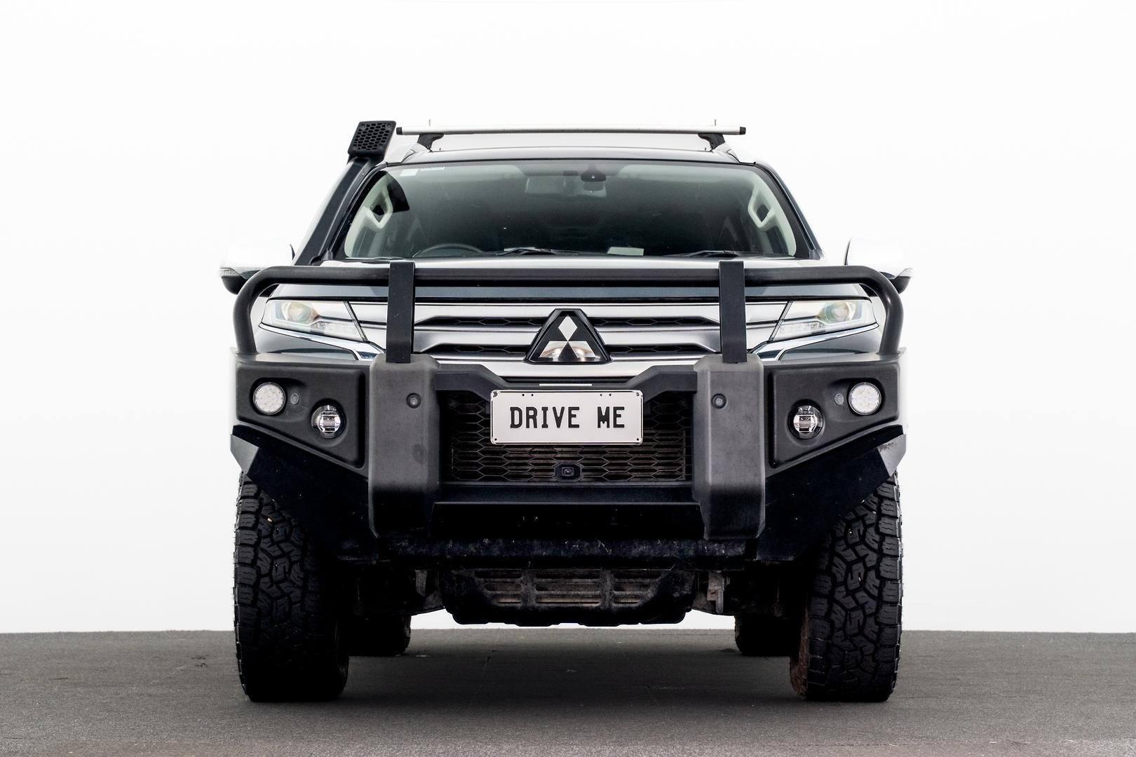 Mitsubishi Pajero Sport image 2