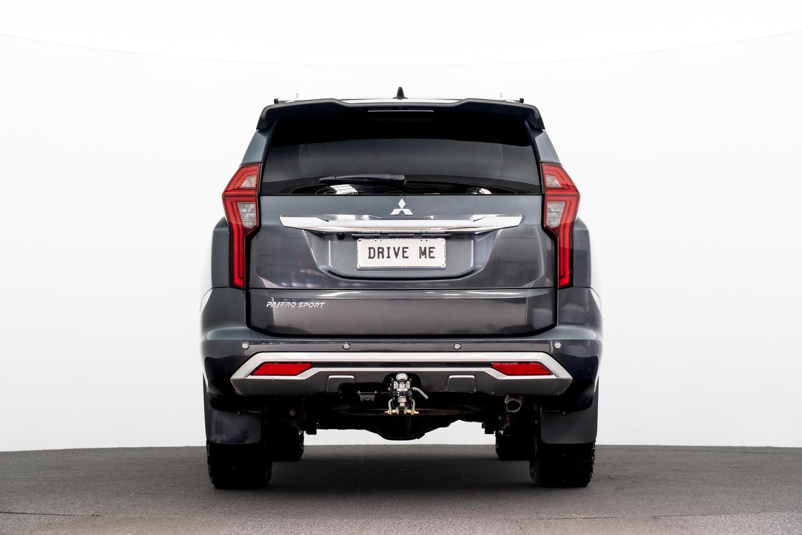 Mitsubishi Pajero Sport image 3