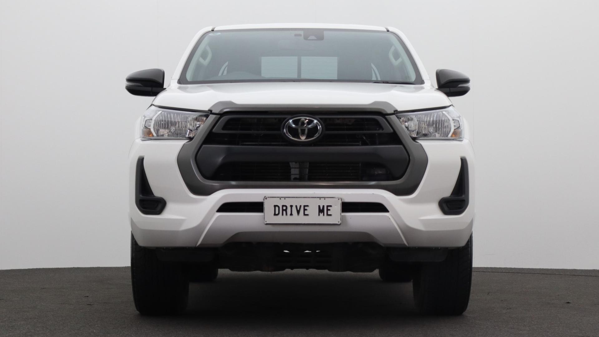 Toyota Hilux image 2