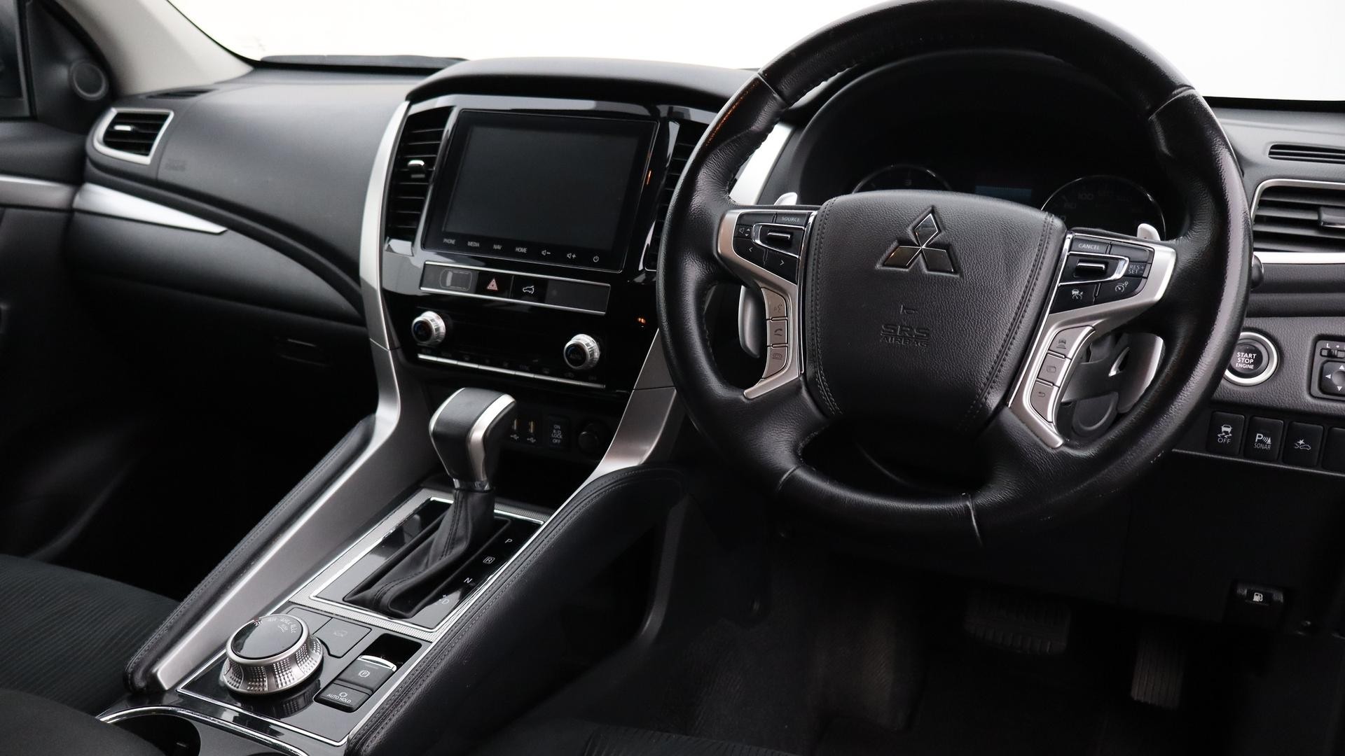 Mitsubishi Pajero Sport image 4