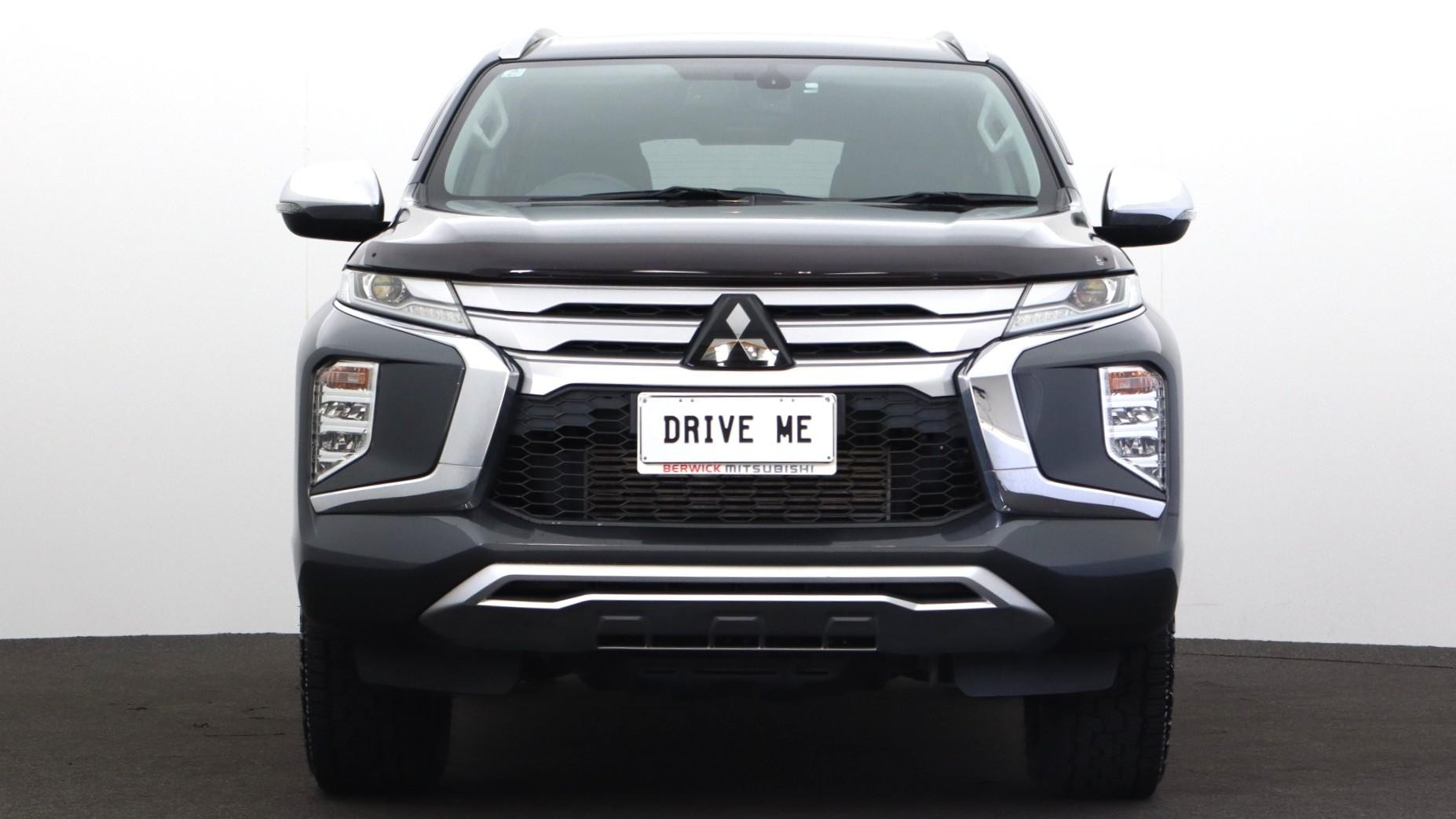 Mitsubishi Pajero Sport image 2