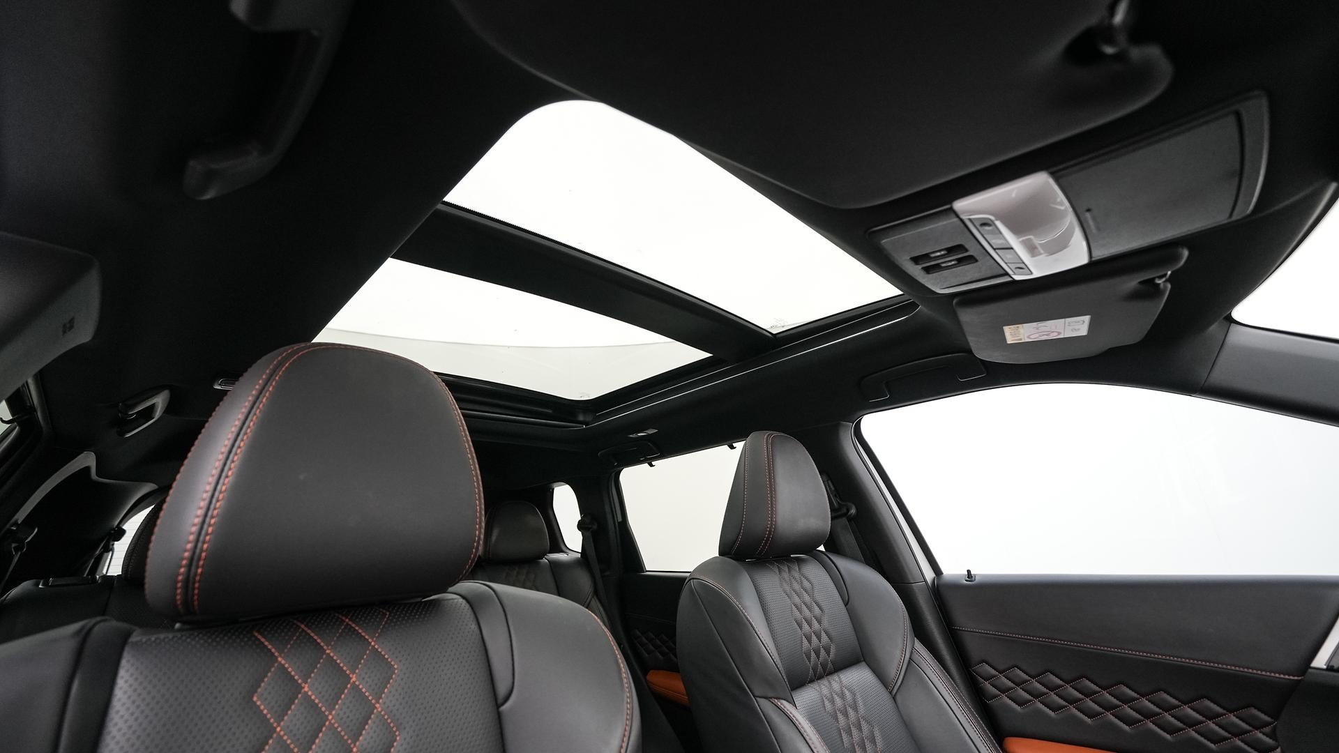 Mitsubishi Outlander image 4