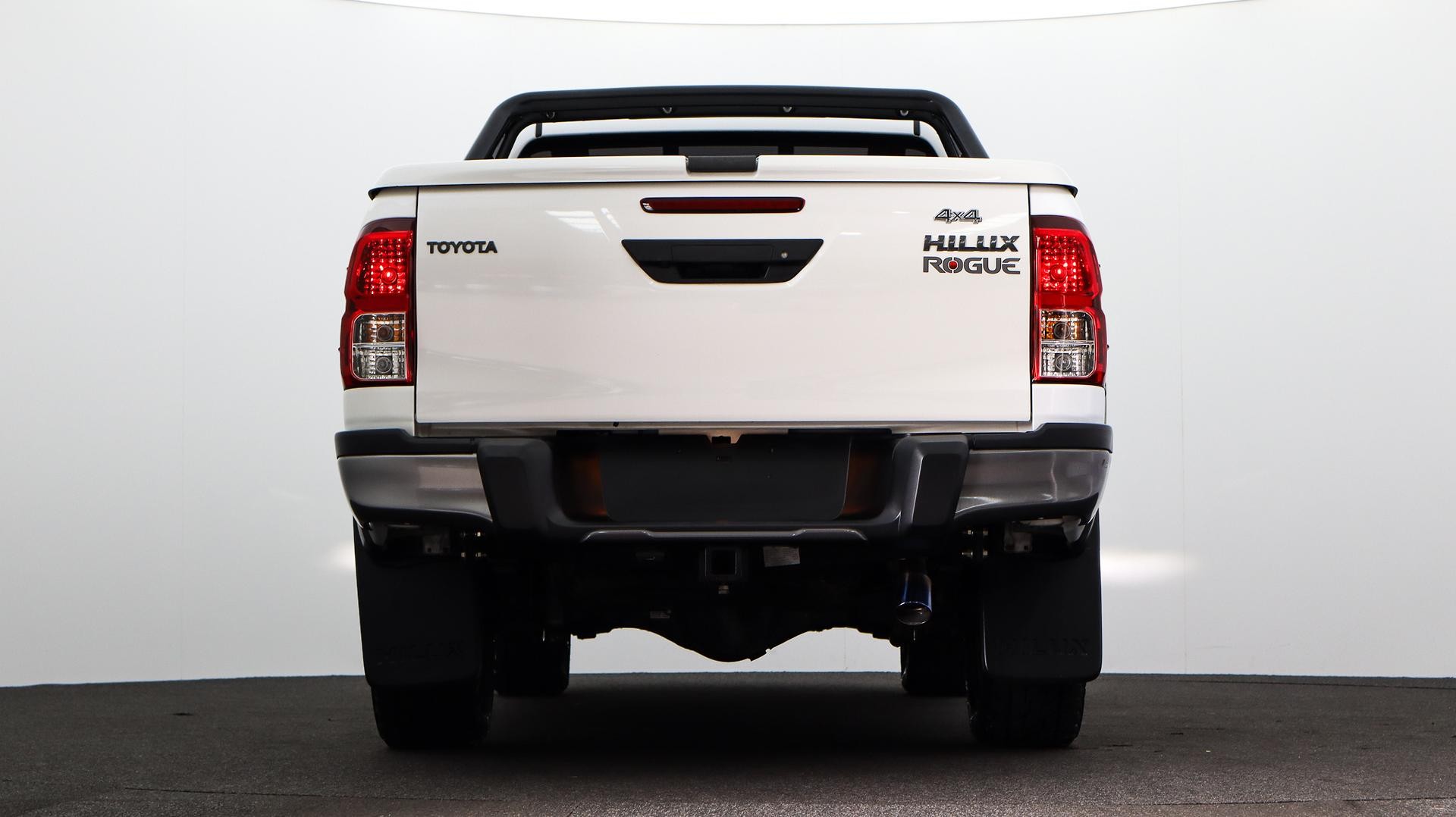 Toyota Hilux image 3