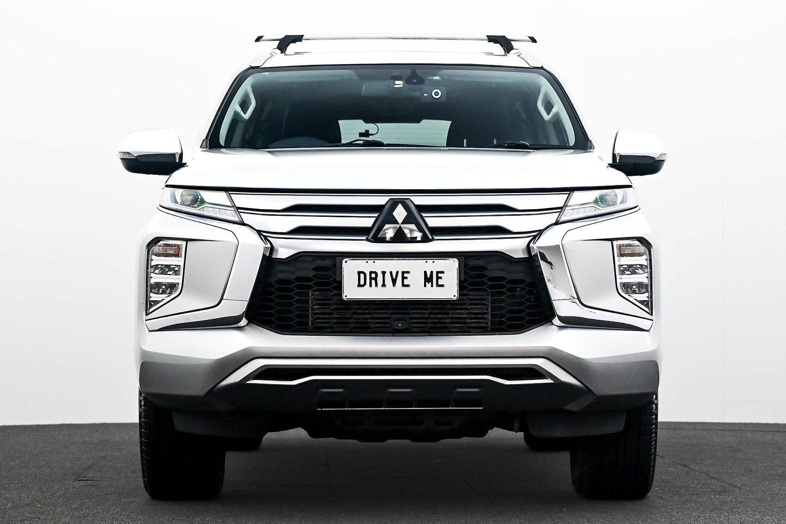 Mitsubishi Pajero Sport image 2