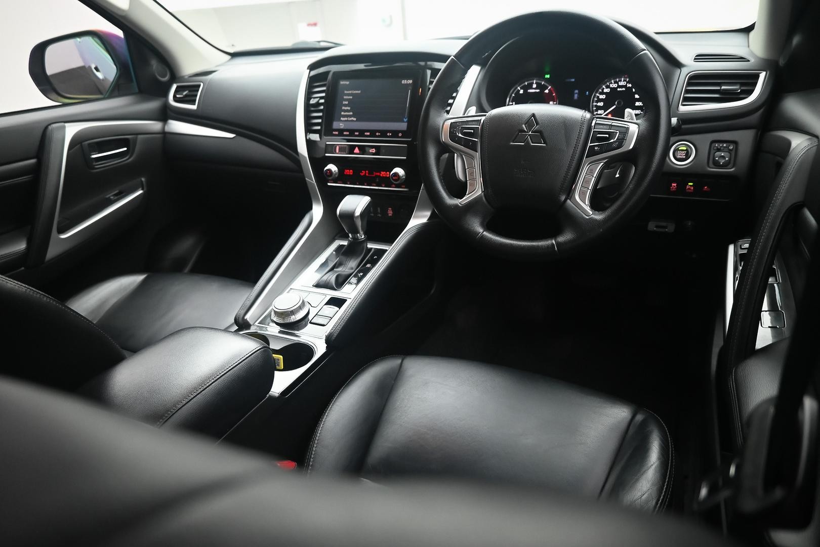 Mitsubishi Pajero Sport image 4