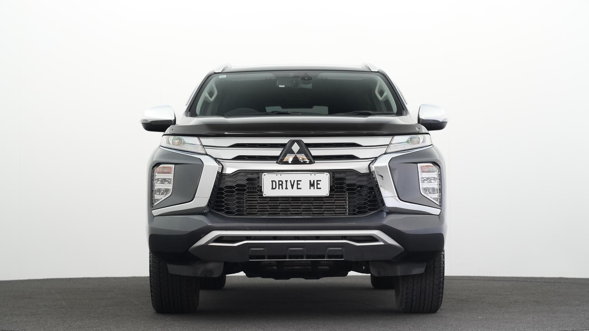 Mitsubishi Pajero Sport image 2