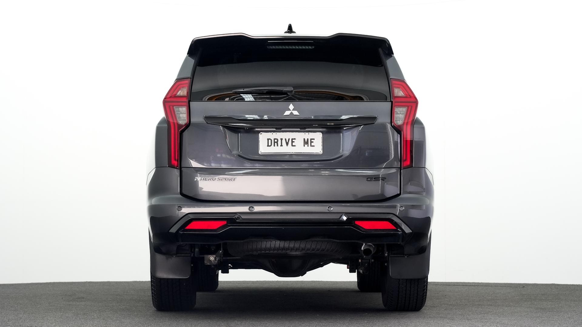 Mitsubishi Pajero Sport image 3