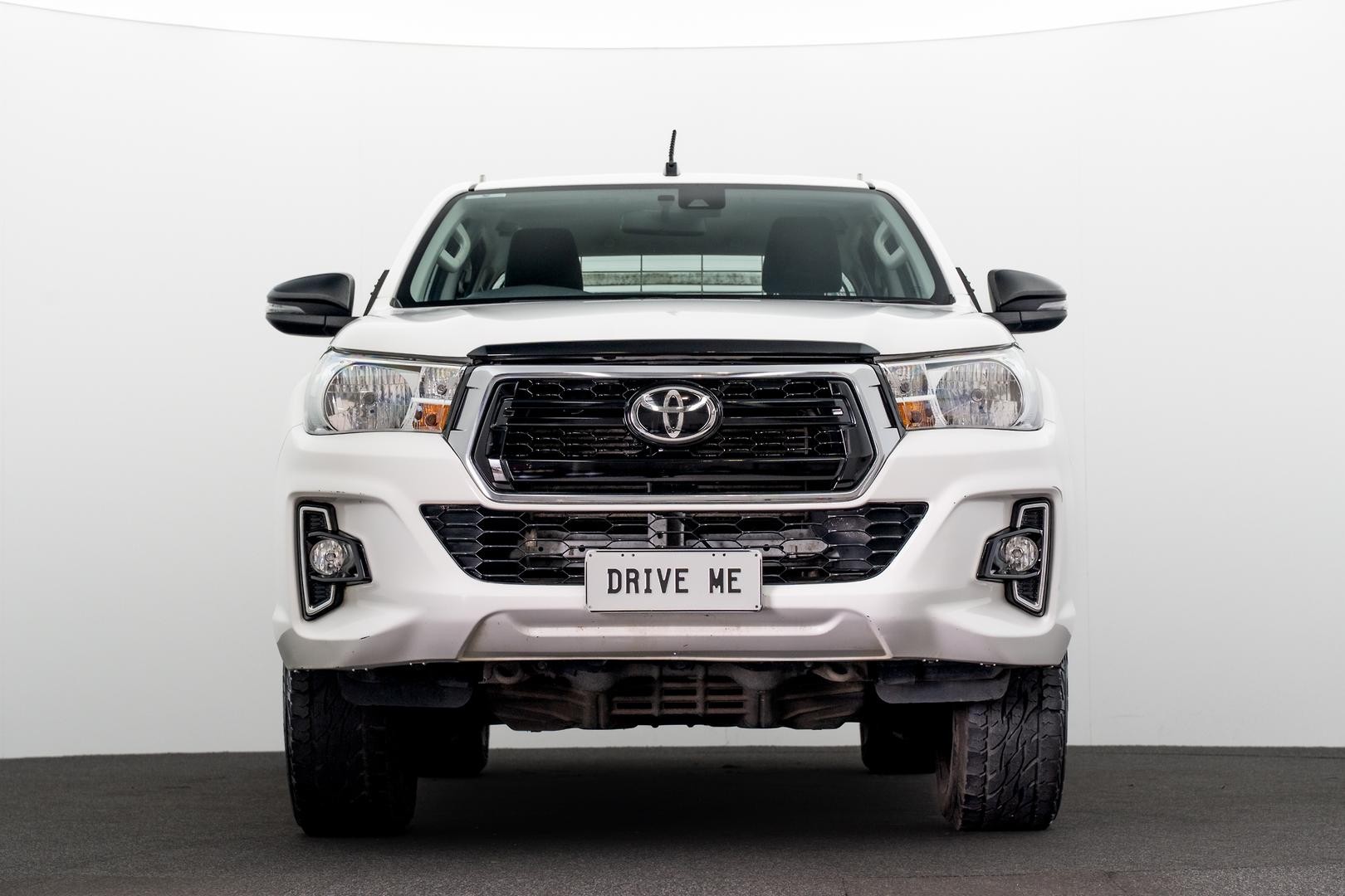 Toyota Hilux image 2