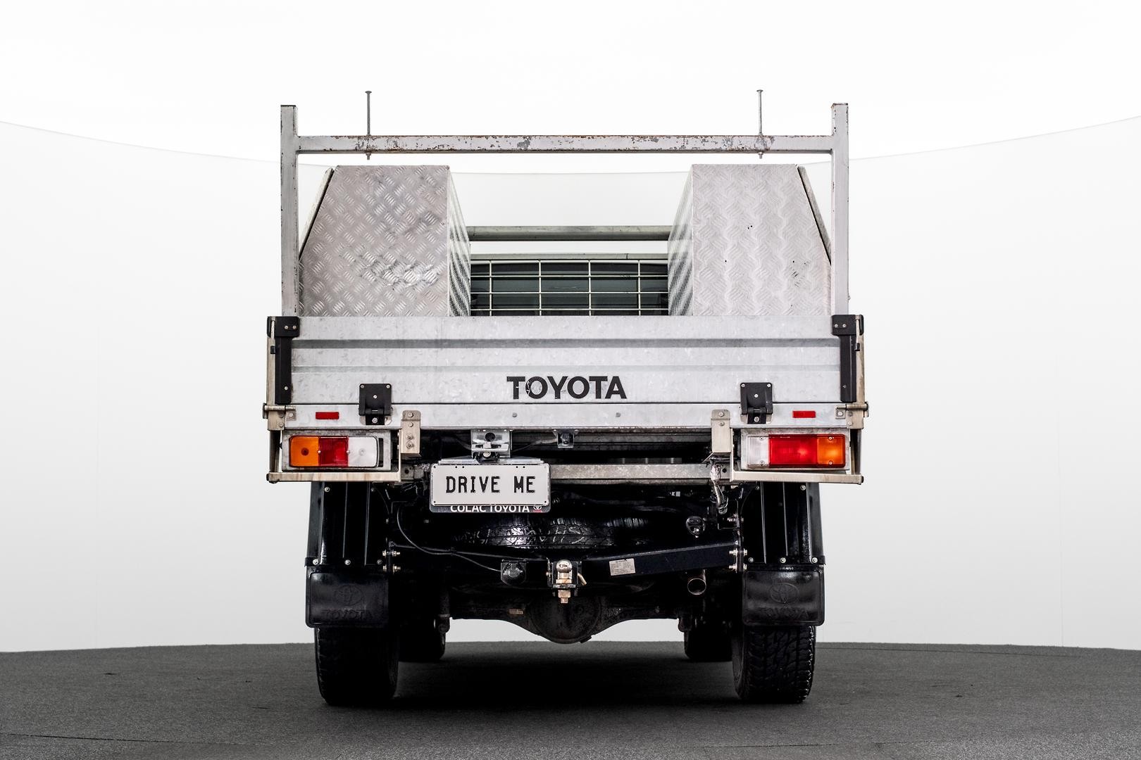 Toyota Hilux image 3