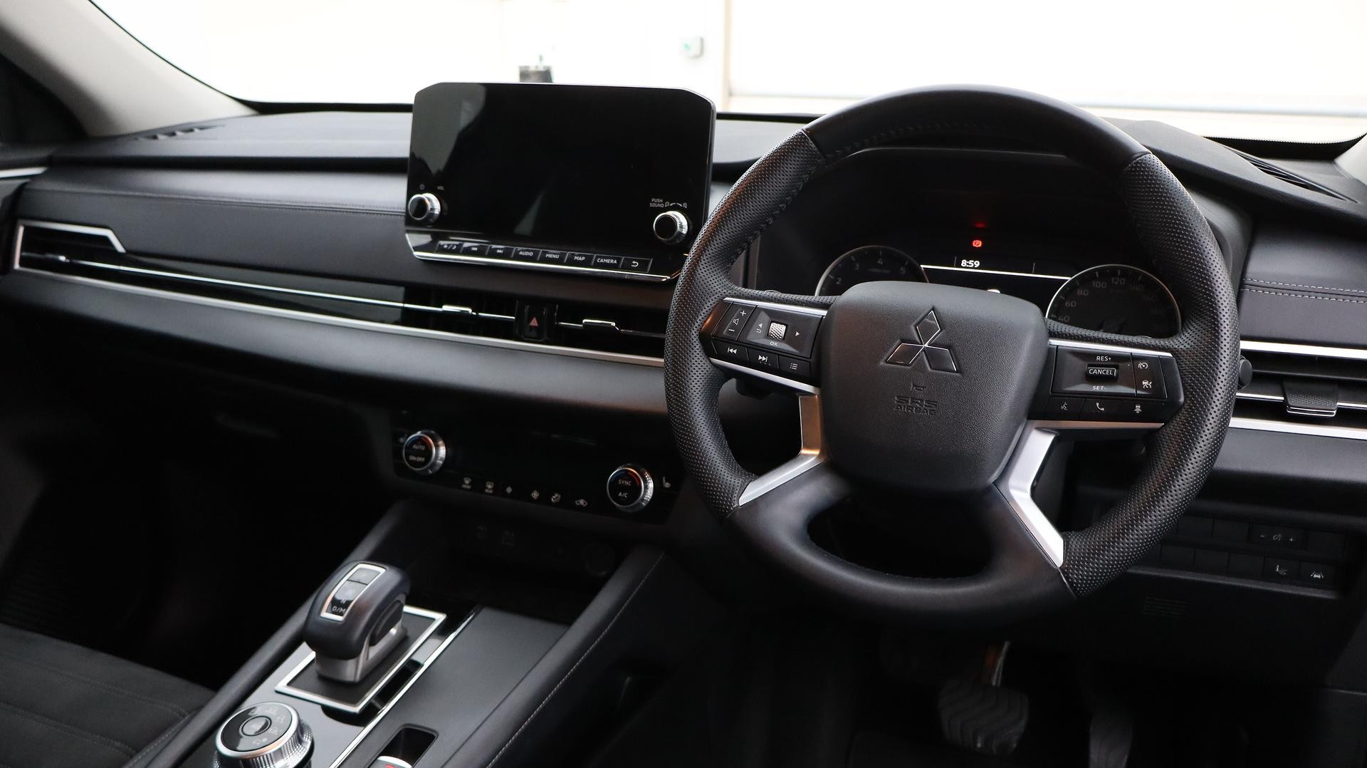 Mitsubishi Outlander image 4