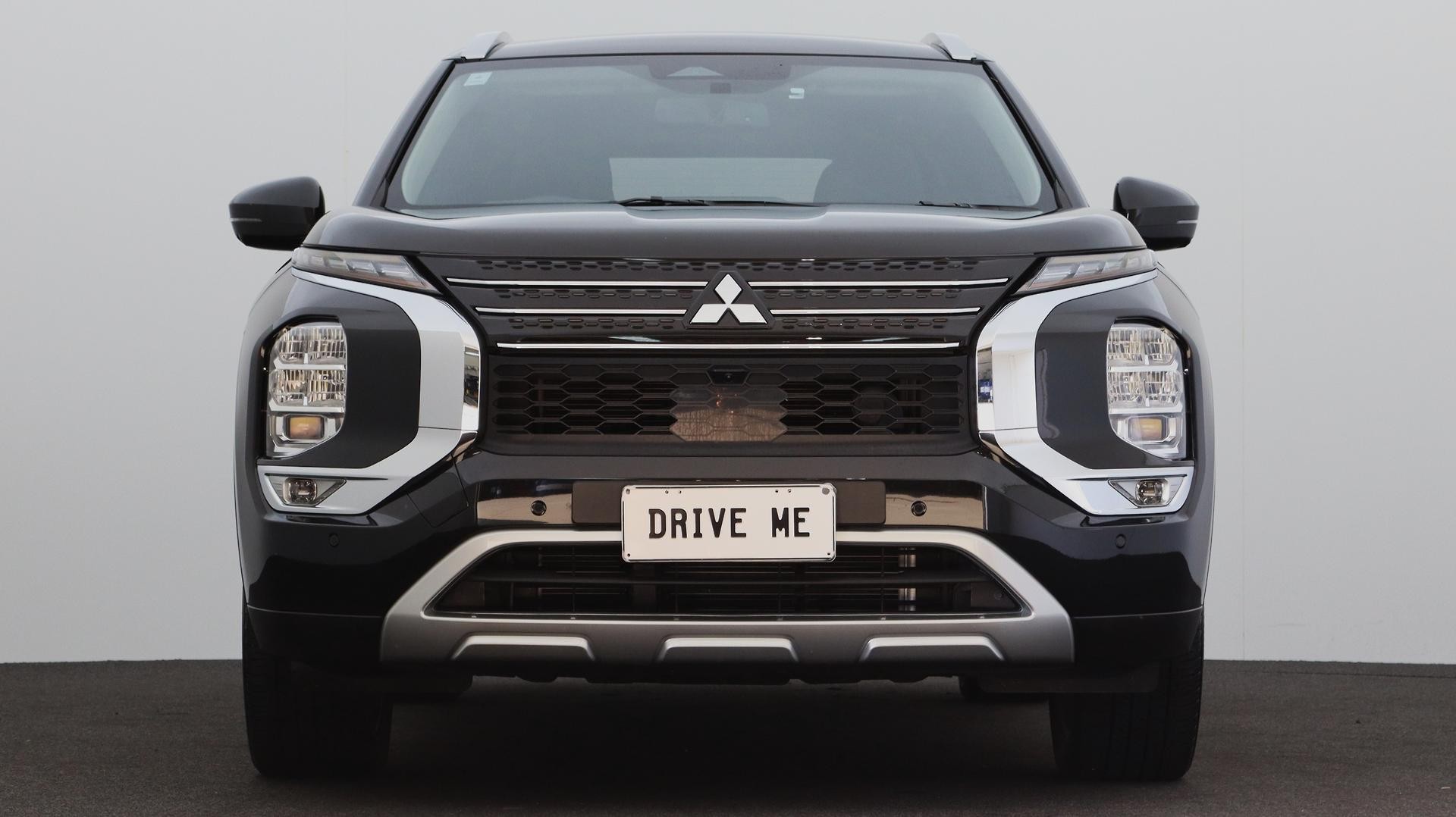 Mitsubishi Outlander image 2