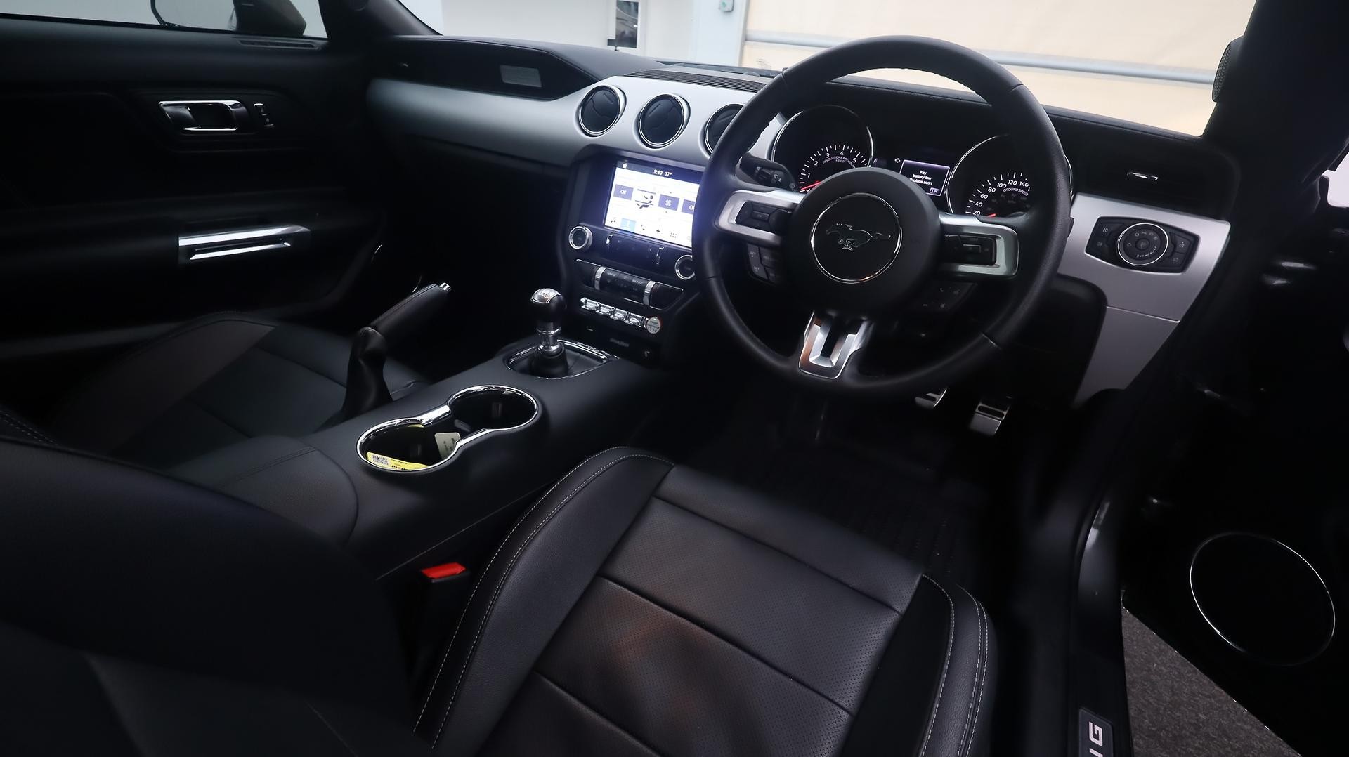 Ford Mustang image 4