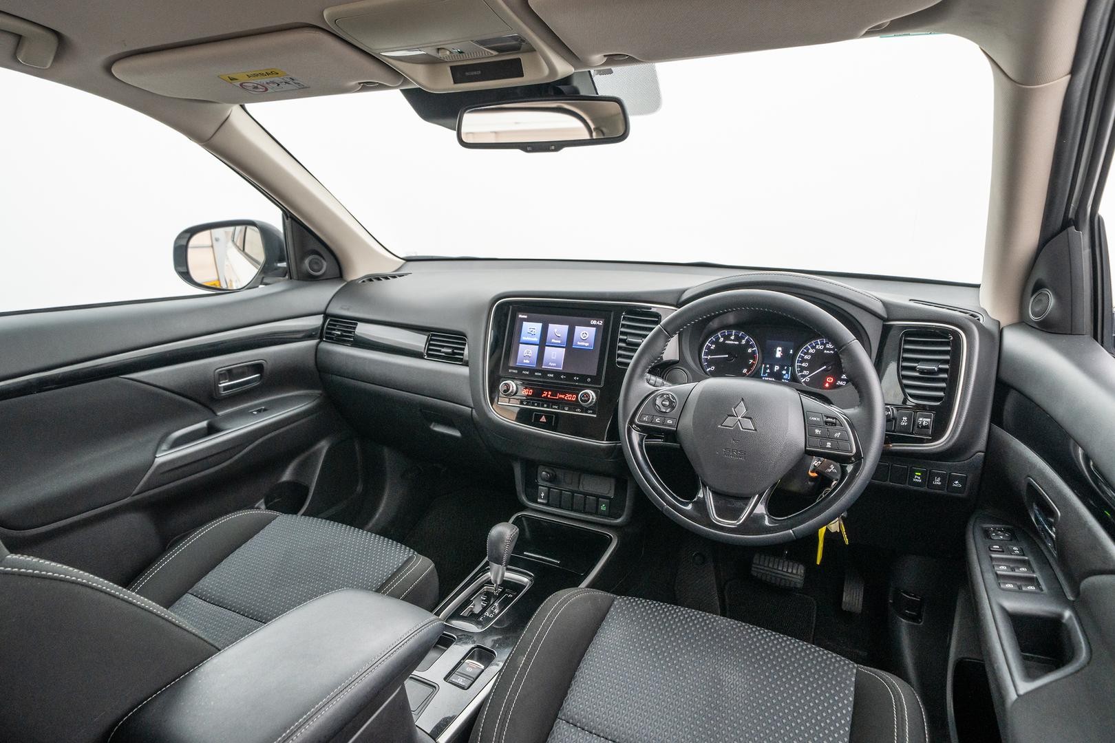 Mitsubishi Outlander image 4