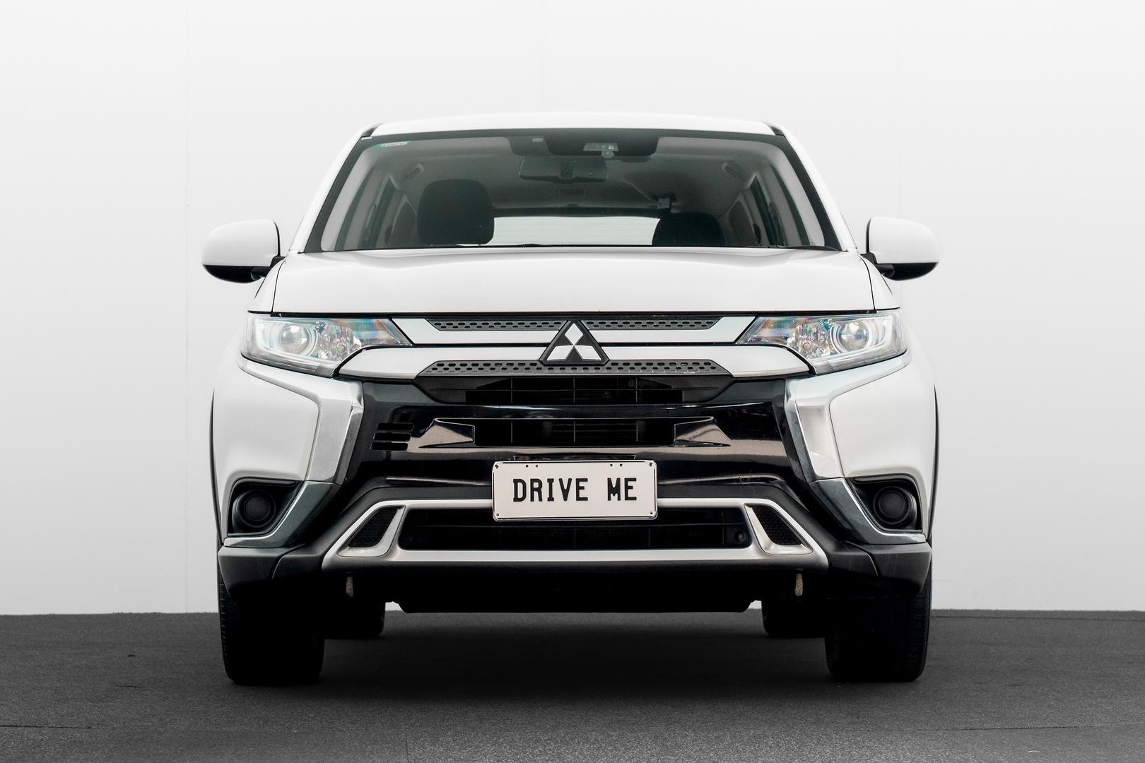 Mitsubishi Outlander image 2