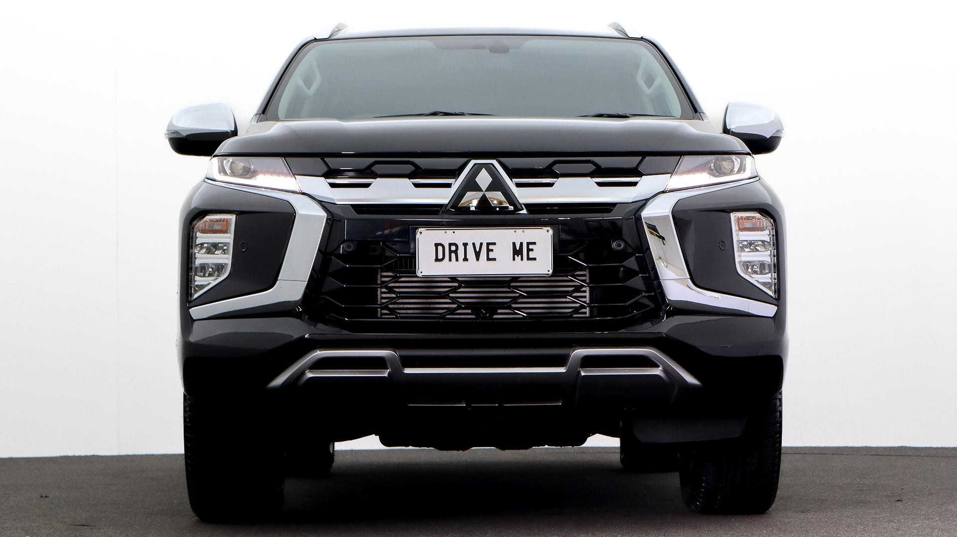 Mitsubishi Pajero Sport image 2