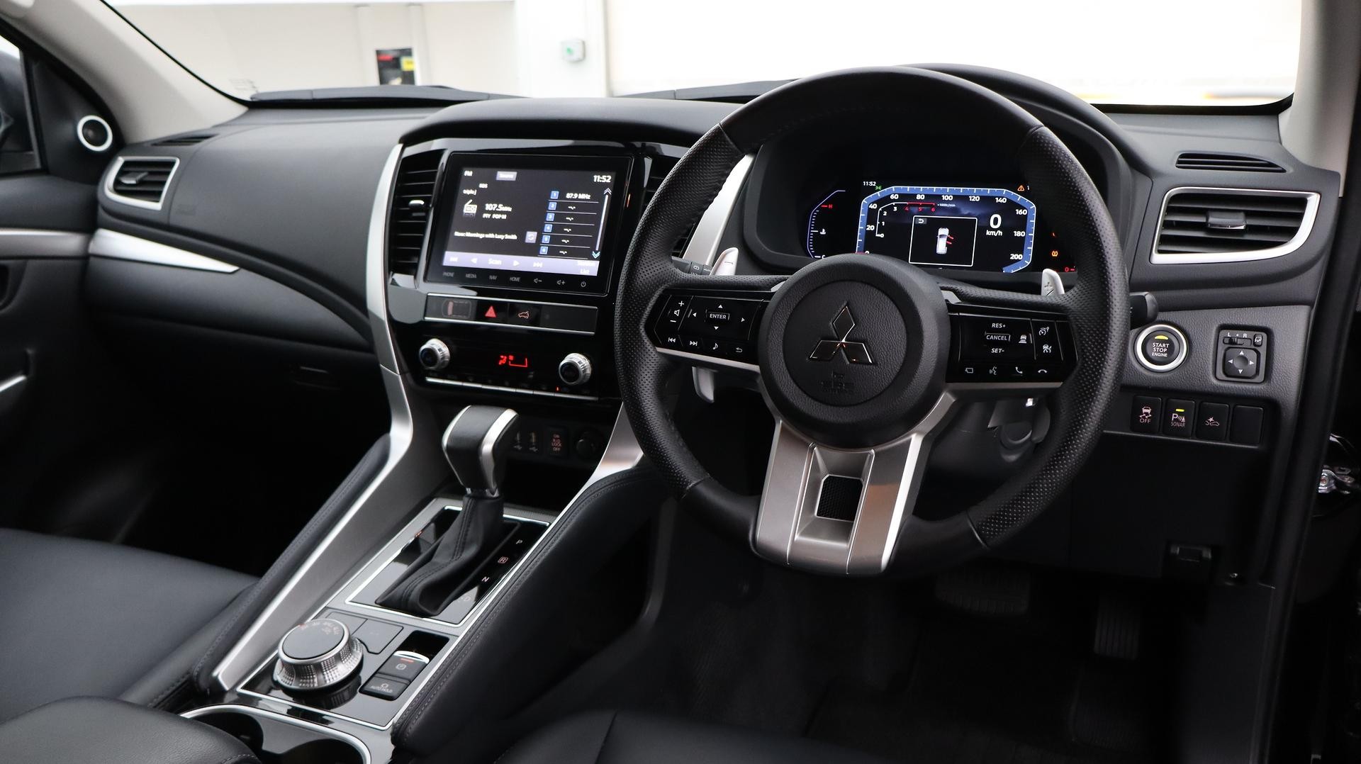 Mitsubishi Pajero Sport image 4