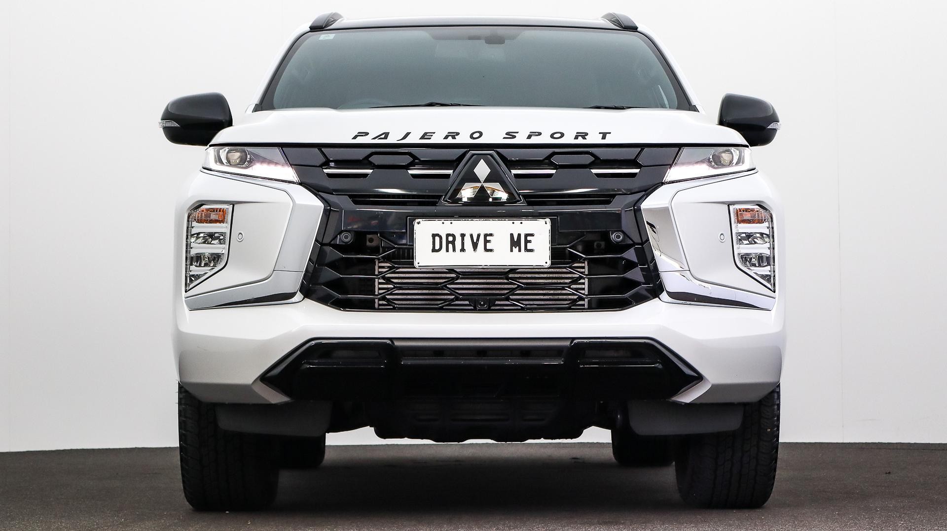 Mitsubishi Pajero Sport image 2