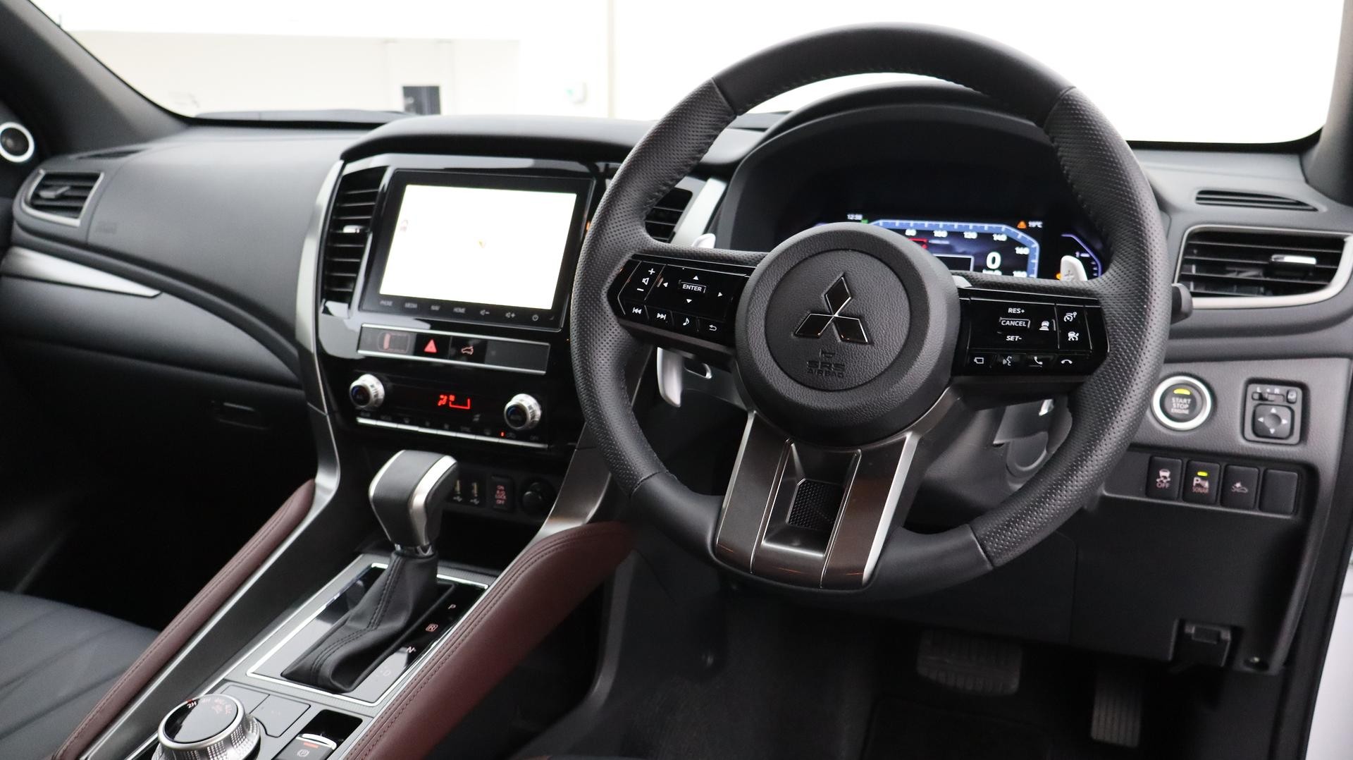 Mitsubishi Pajero Sport image 4