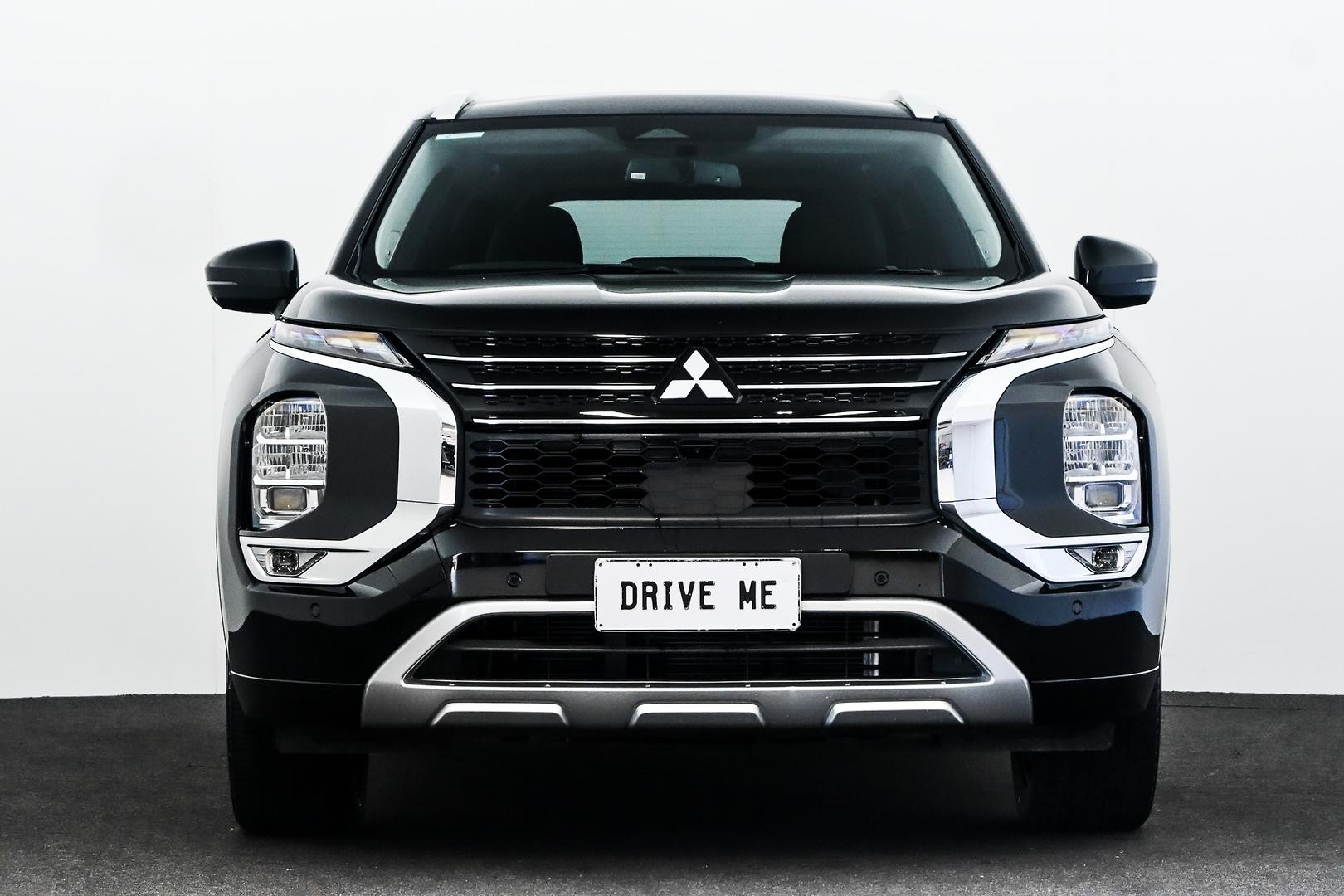 Mitsubishi Outlander image 2