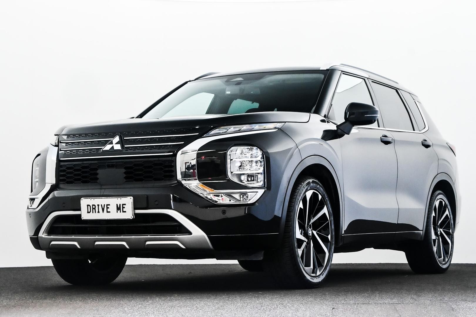 Mitsubishi Outlander image 1