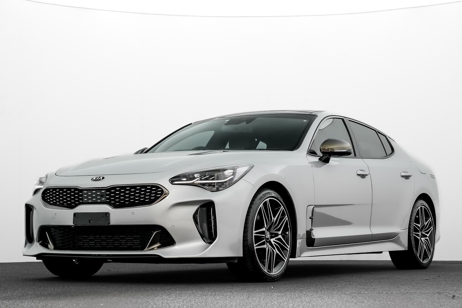 Kia Stinger image 1