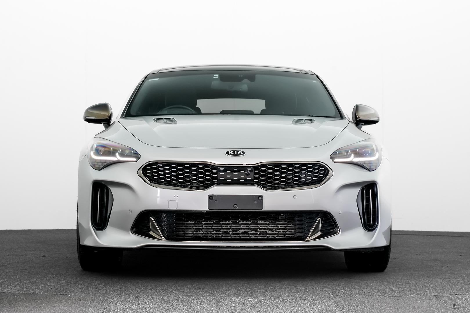 Kia Stinger image 2