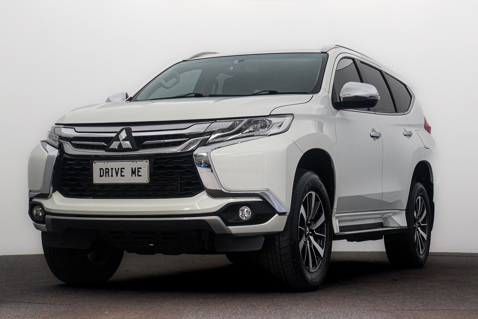 Mitsubishi Pajero Sport image 1